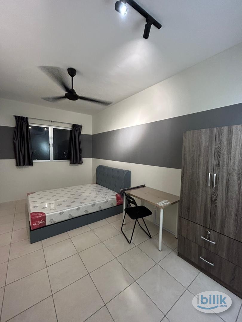 😍 5 mins walk to LRT 😍 Inclusive of Utilities 😍Free Wifi 😍Free Cleaning 😍Fully furnished Medium Room at Platinum OUG - Image 1