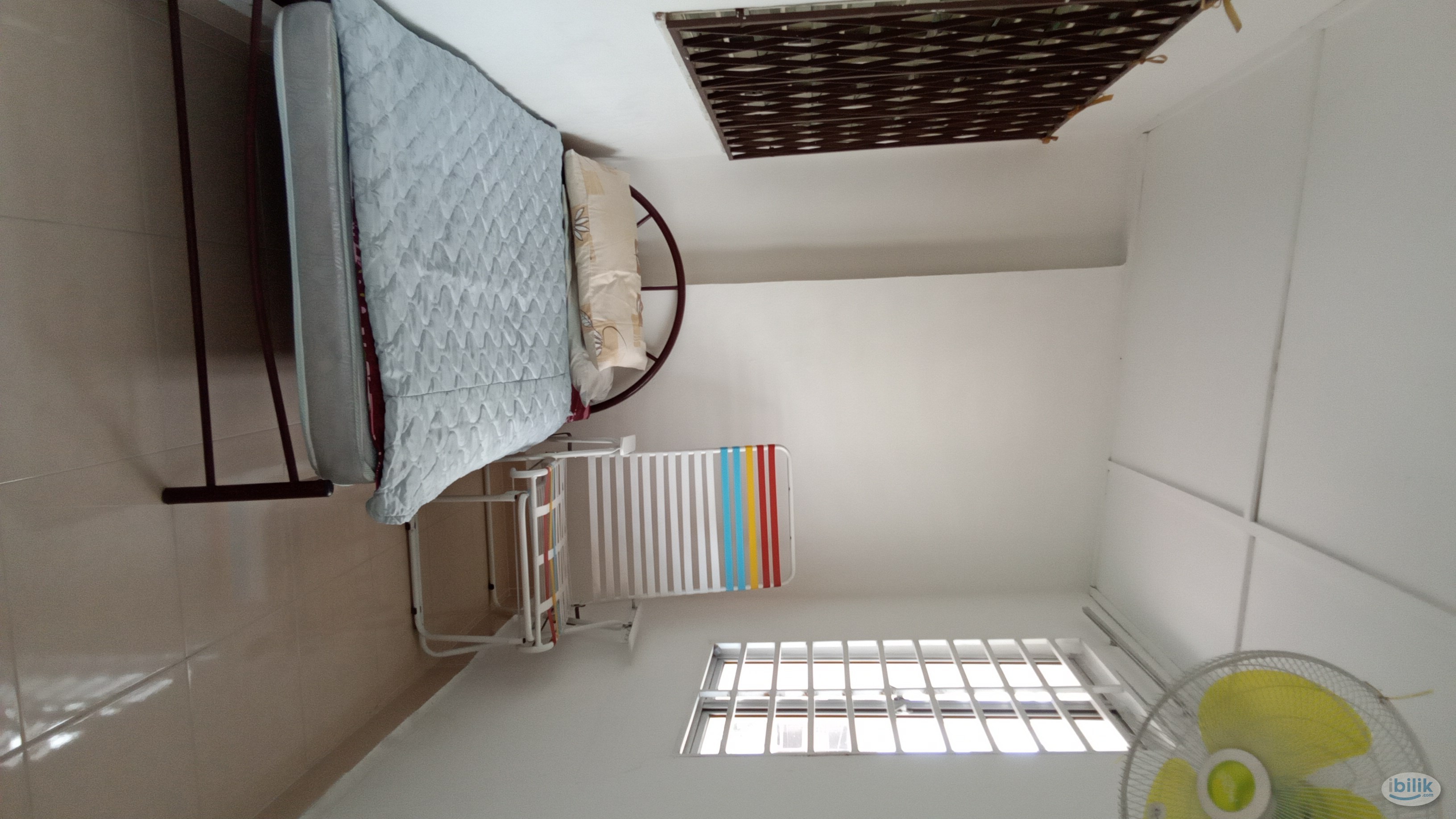 Neat tidy room to re by to working males or females. Very close to subang perindustrian est.  Sharing bathroom and toile - Image 3
