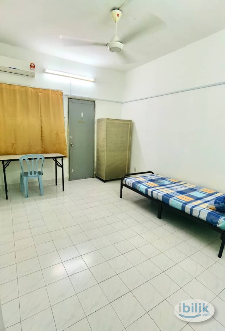 Single Room with Air-Condition in Bandar Utama 🏠🌬️ Near One Utama Mall 🛍️ / MRT Bandar Utama 🚇 - Image 1