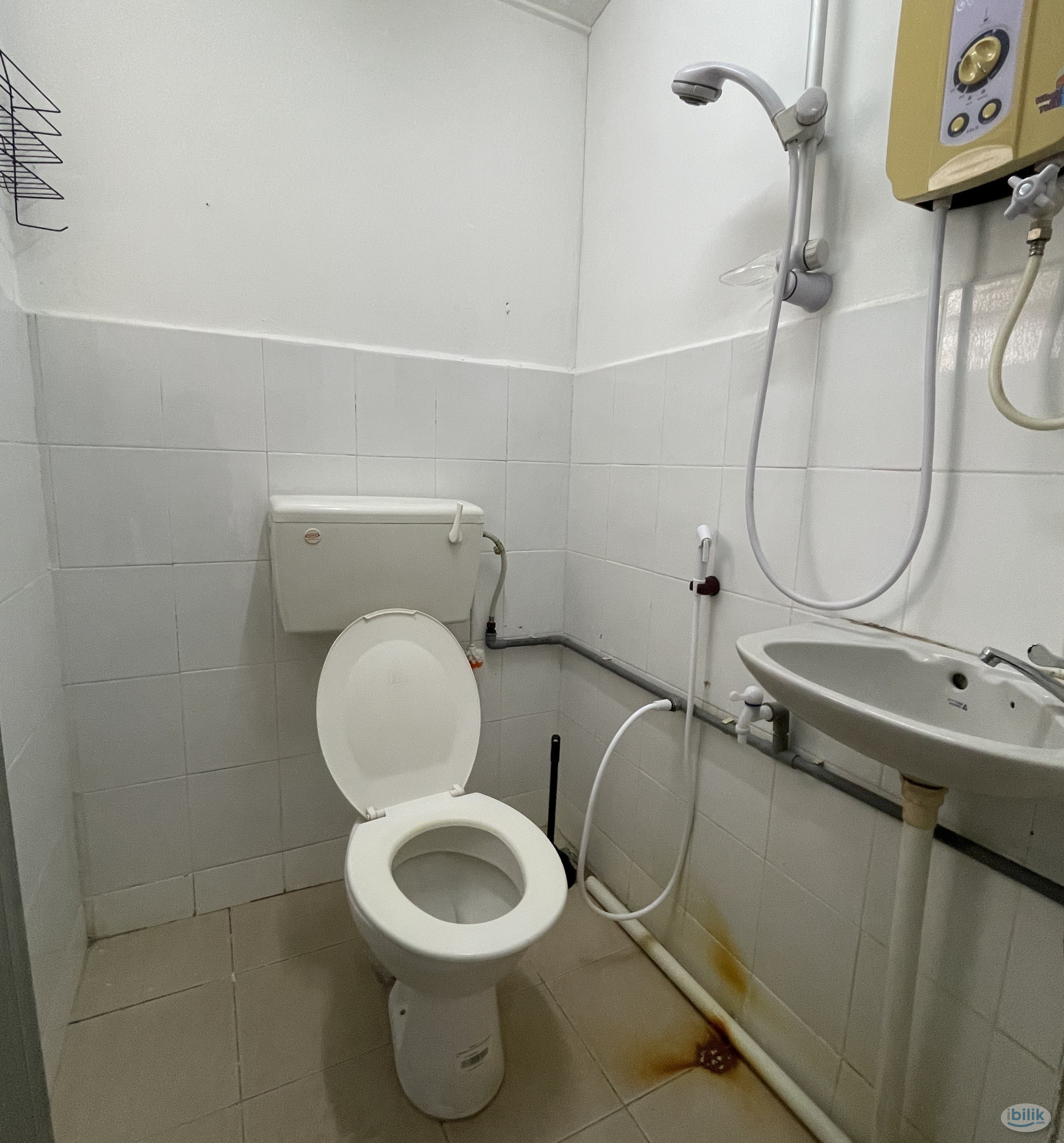 Single Room with Air-Condition in Bandar Utama 🏠🌬️ Near One Utama Mall 🛍️ / MRT Bandar Utama 🚇 - Image 3