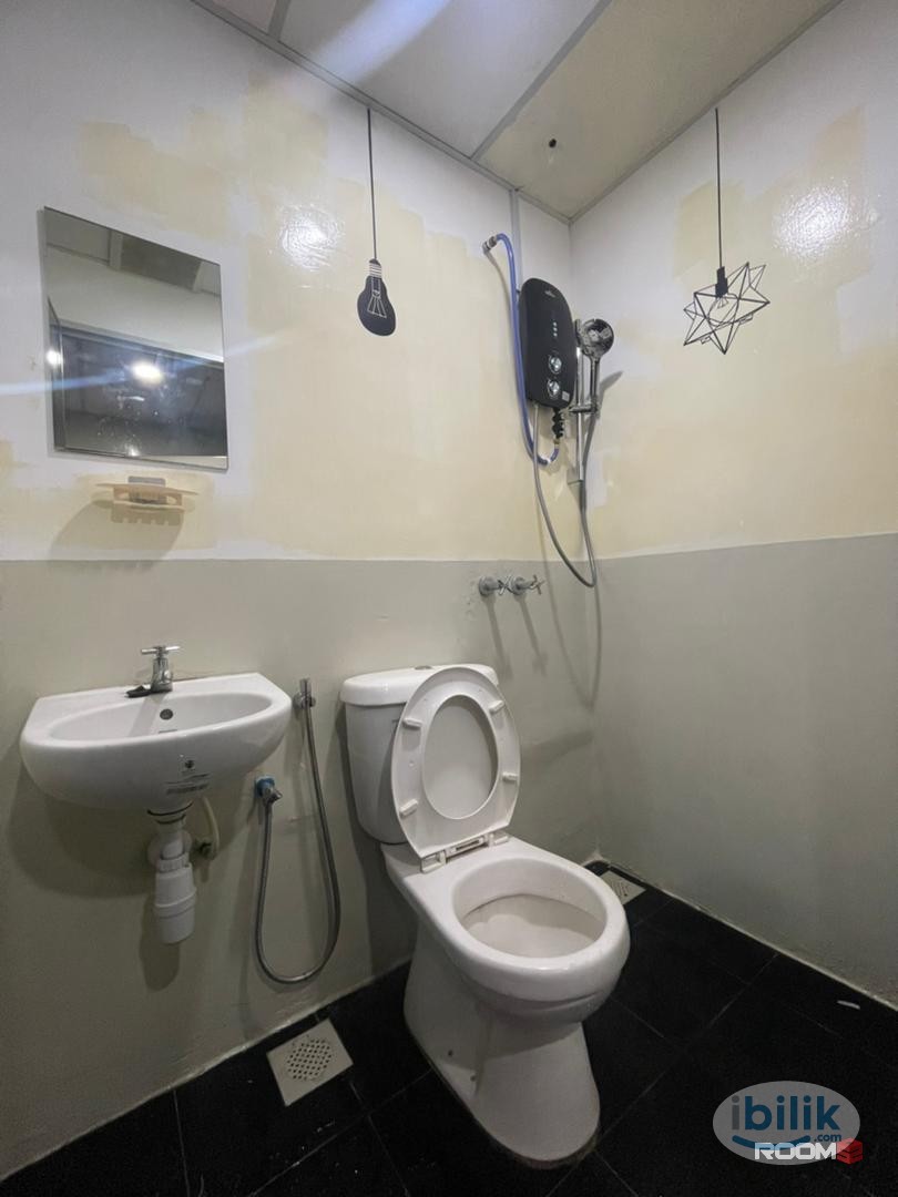 🚗 To LRT Putra Heights 🚈 Single Room For Rent With WiFi - Image 3