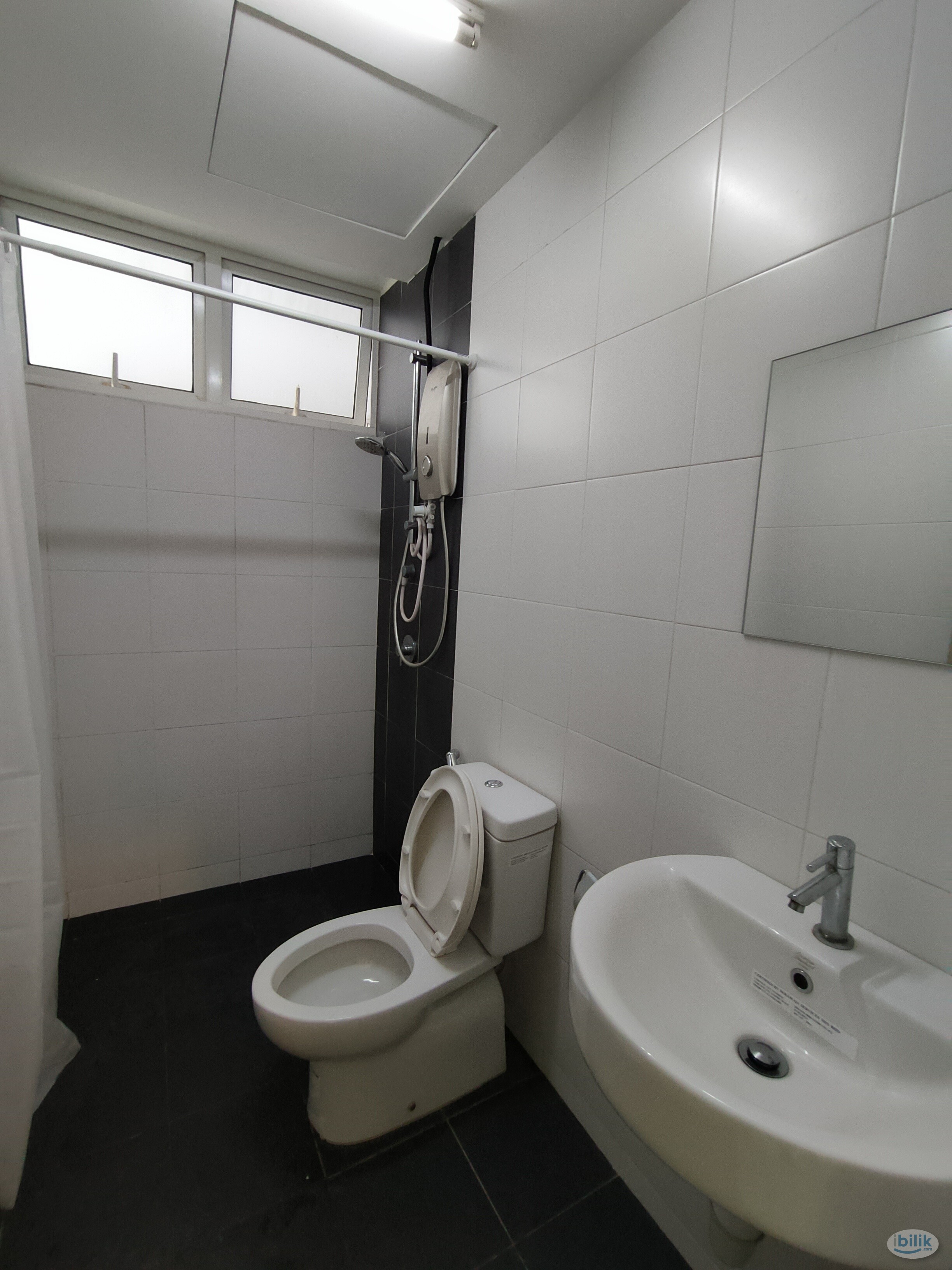 Middle Room at Pacific Place, Ara Damansara - Image 2