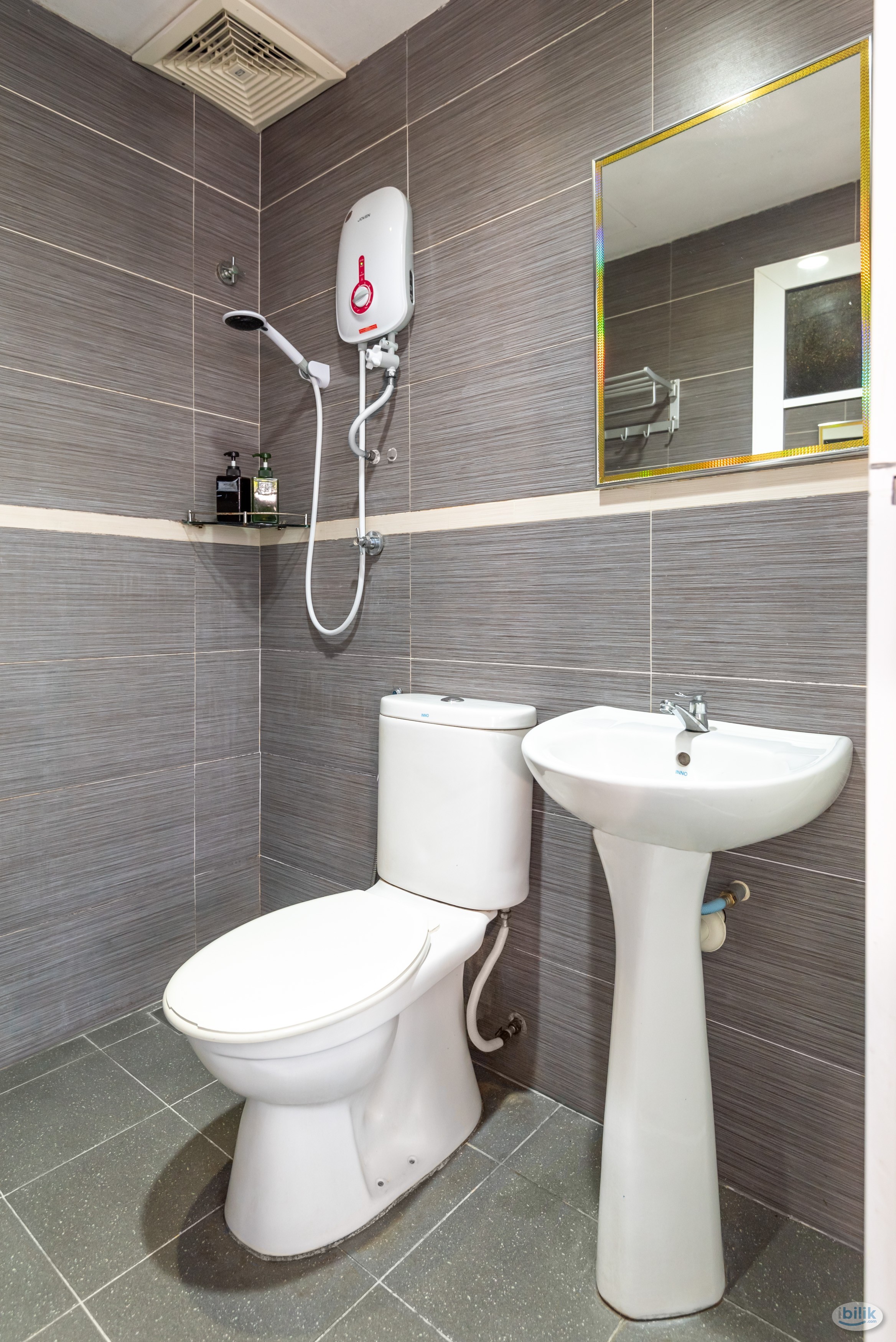 Zero Deposit 🌙 Working at UOA Business Park ❓ Room attach with Toilet near LRT Subang - Image 1