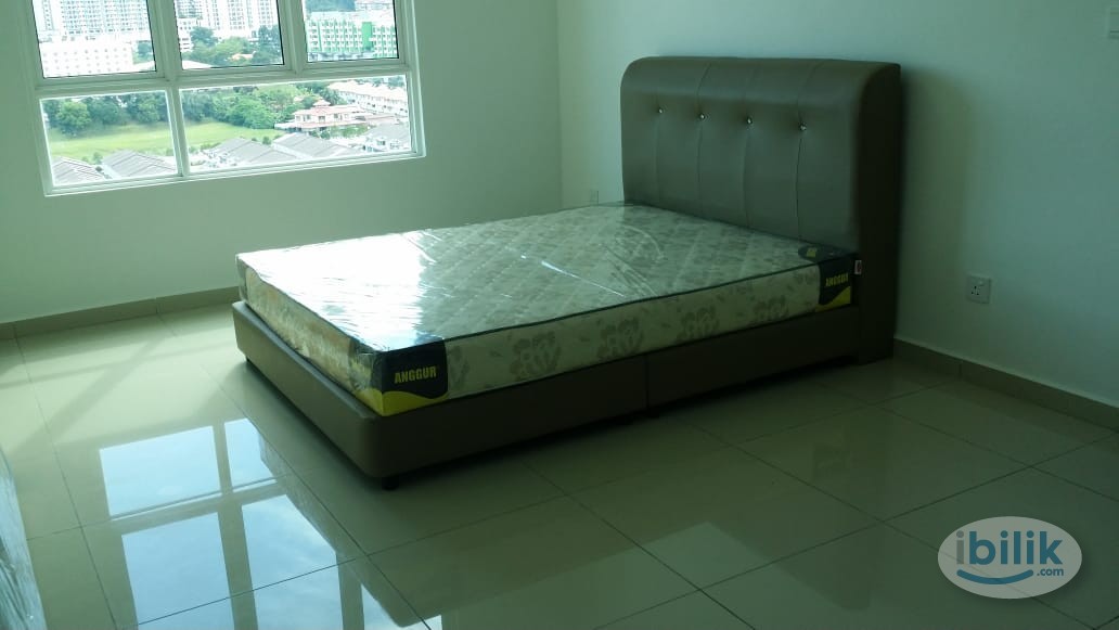 Master Room at Solaria Residence, Bayan Lepas - Image 5