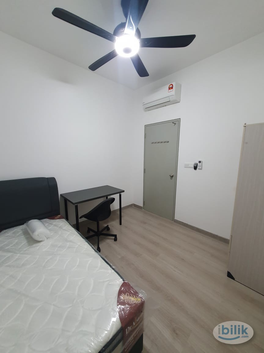 [Female] Medium Room with Hotel Quality Spring Mattress Spine firm | Washing Machine with Dryer - Image 1