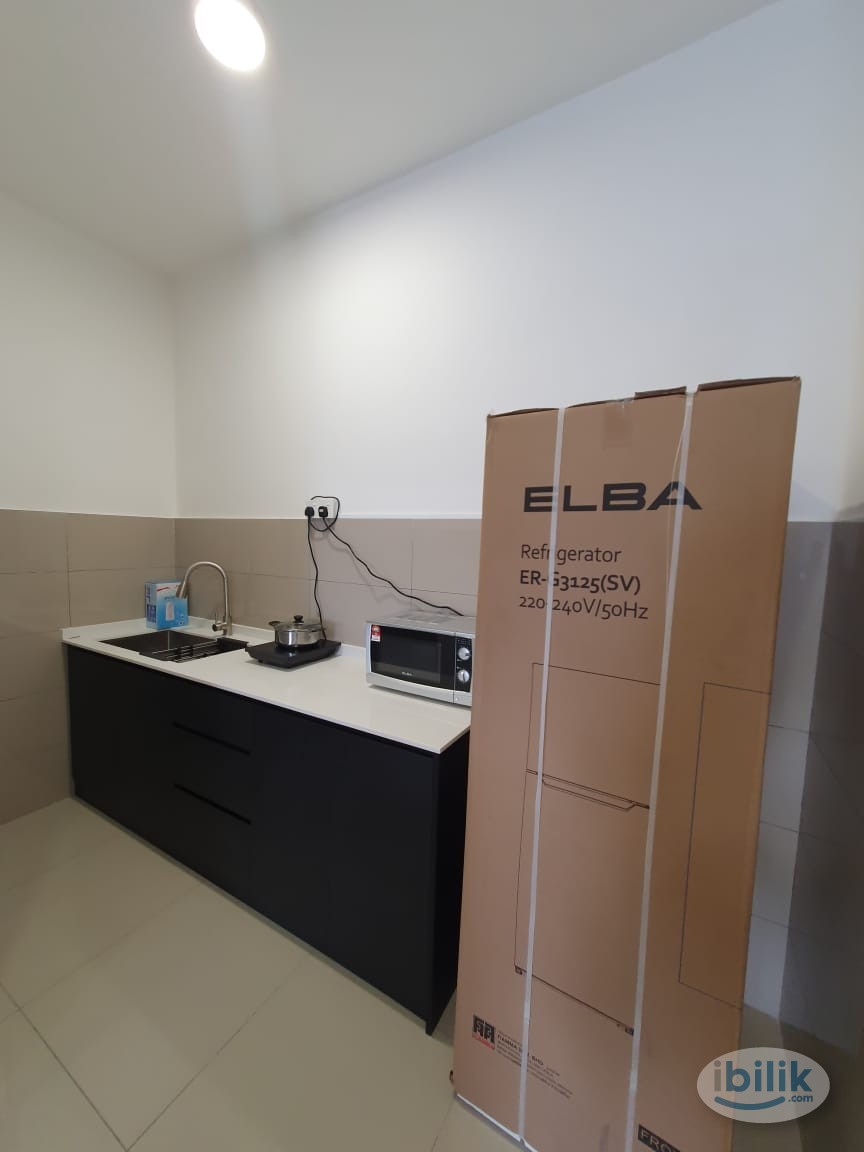 [Female] Medium Room with Hotel Quality Spring Mattress Spine firm | Washing Machine with Dryer - Image 5