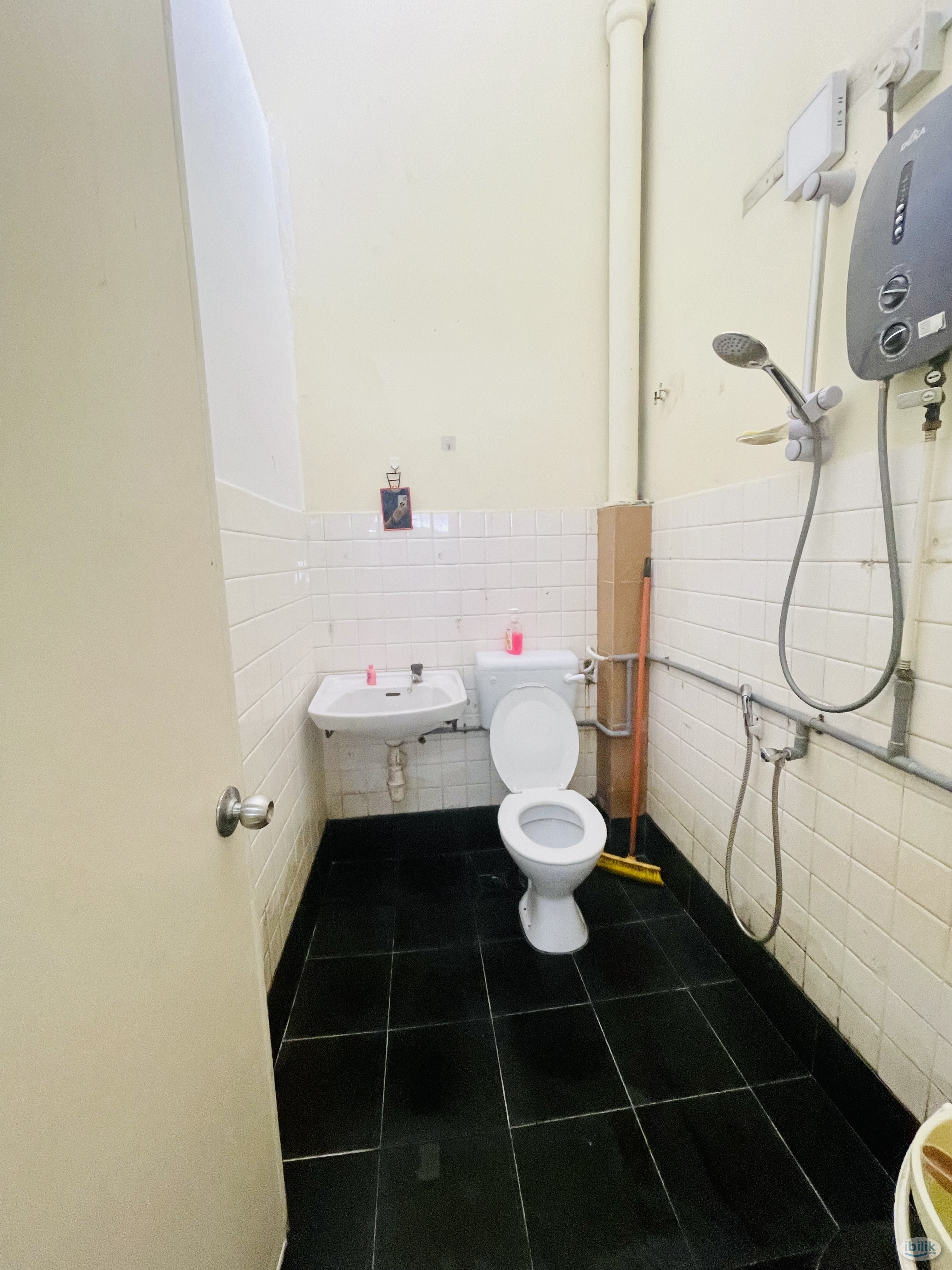 Single Room For Rent at Taman Mutiara Barat Cheras, Walking distance to MRT Station - Image 1