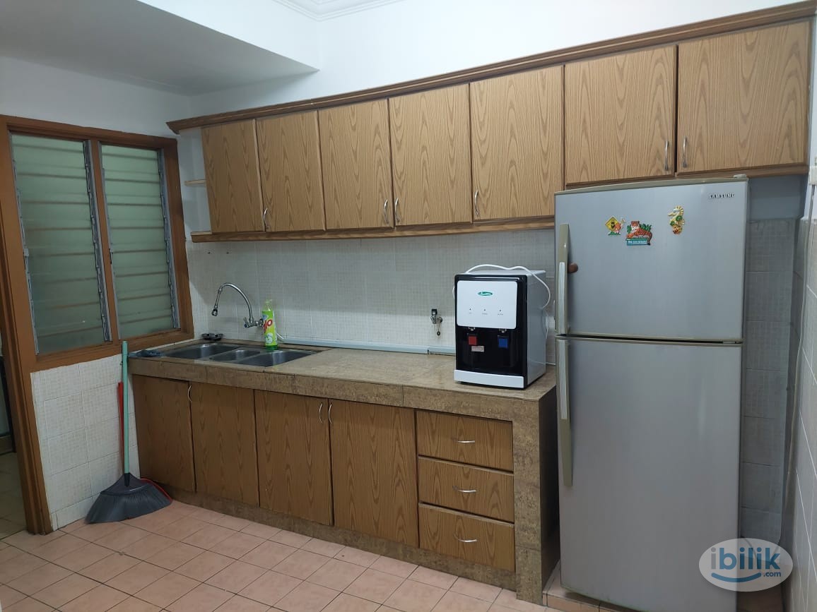 Master Room at Bayu Tasik 2, Bandar Sri Permaisuri - Image 4