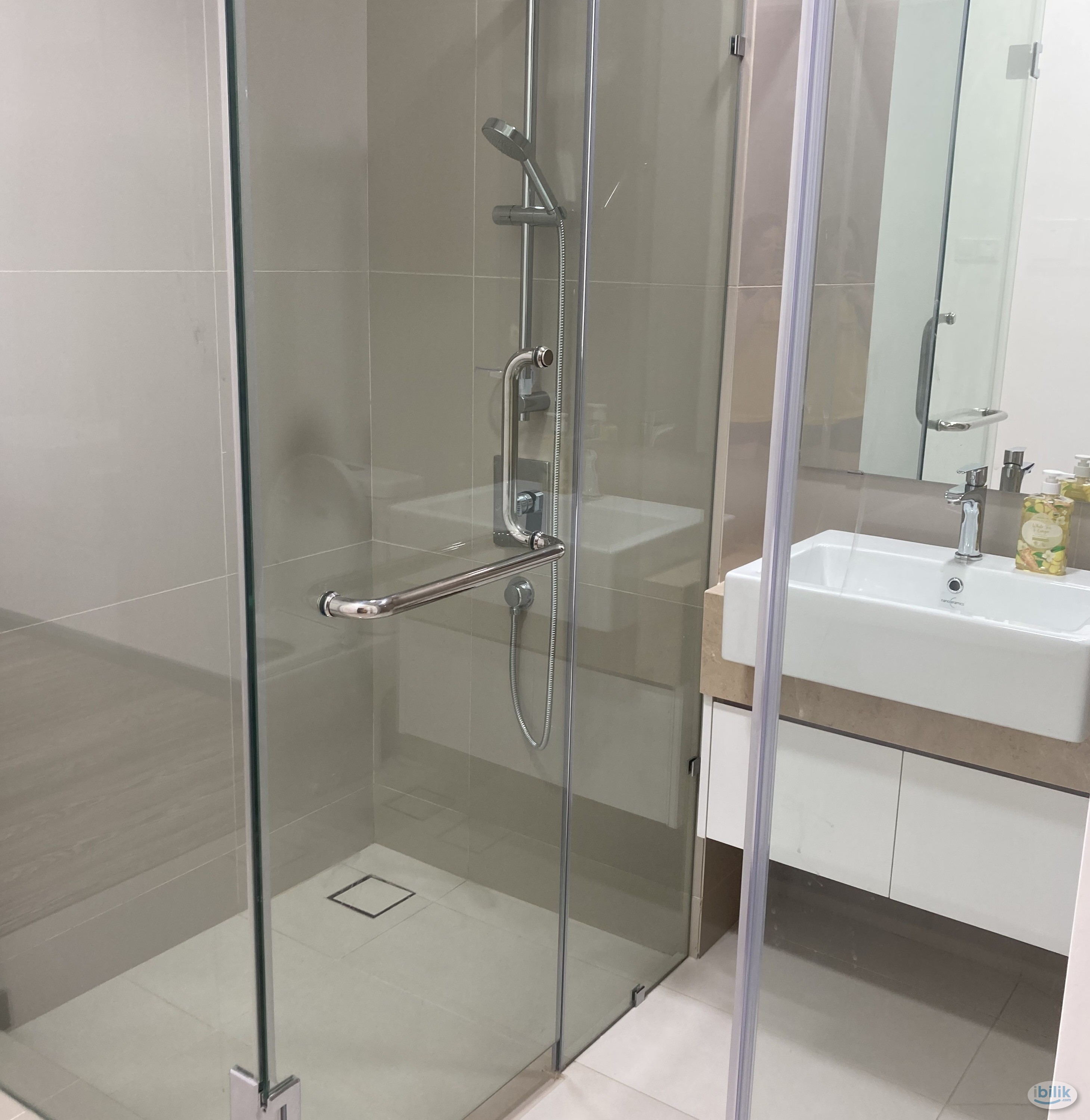 Master Room at SouthLink Lifestyle Apartments, Bangsar South, Bangsar - Image 4