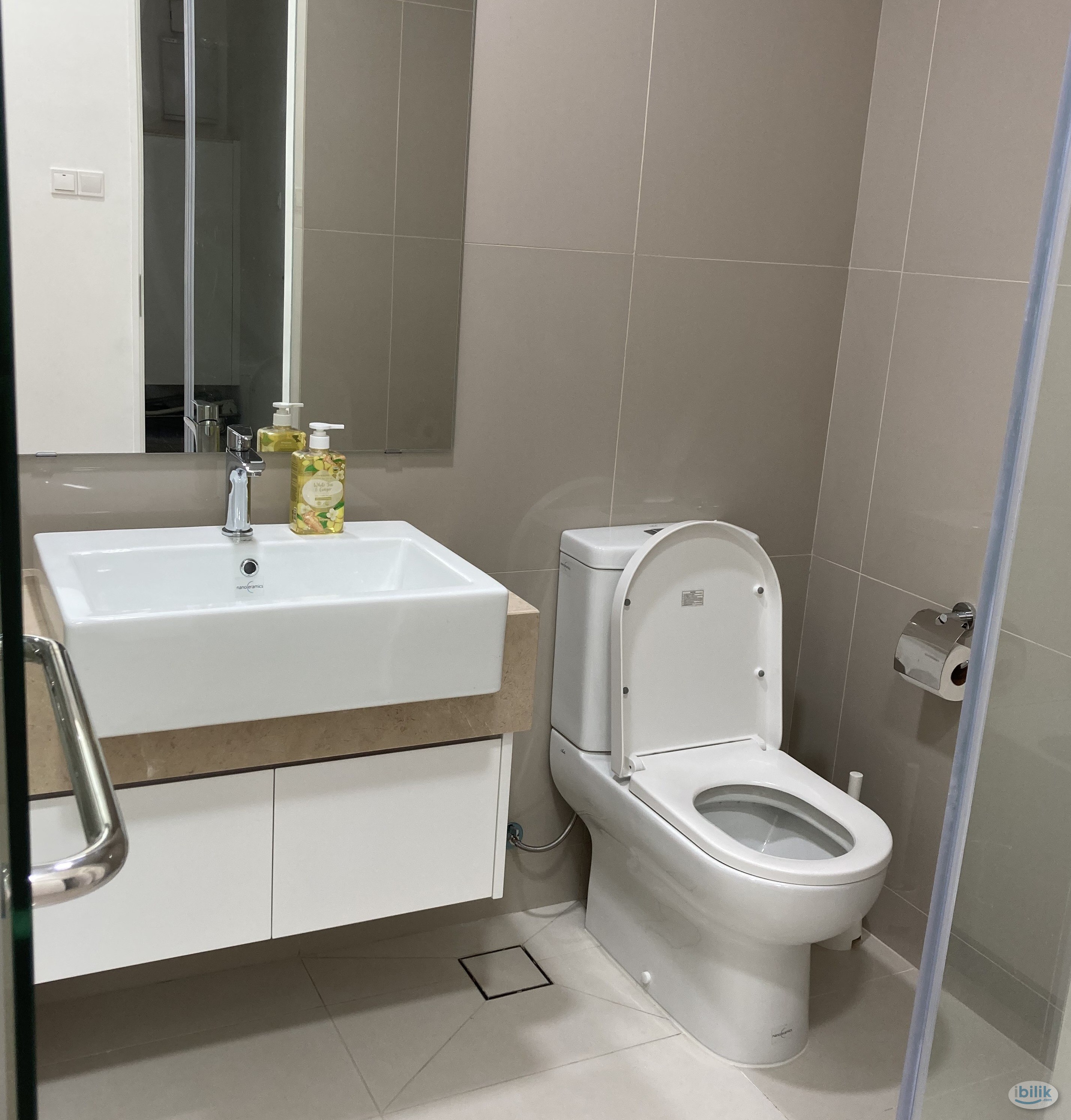 Master Room at SouthLink Lifestyle Apartments, Bangsar South, Bangsar - Image 3