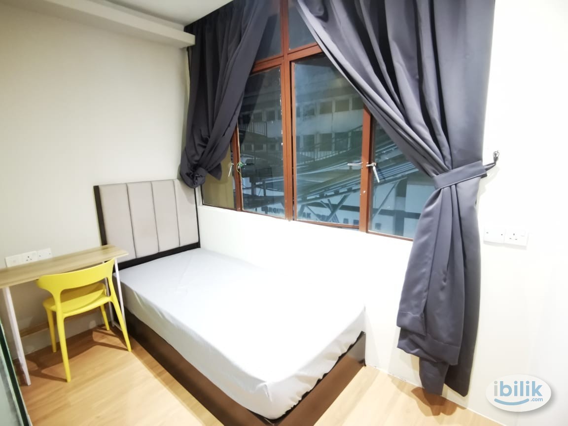 5 mins walk to MRT & LRT Pasar Seni 🚇 Co-living Hotel Unit with Private Bathroom @ Petaling Street ✨ Travel to KL City C - Image 1