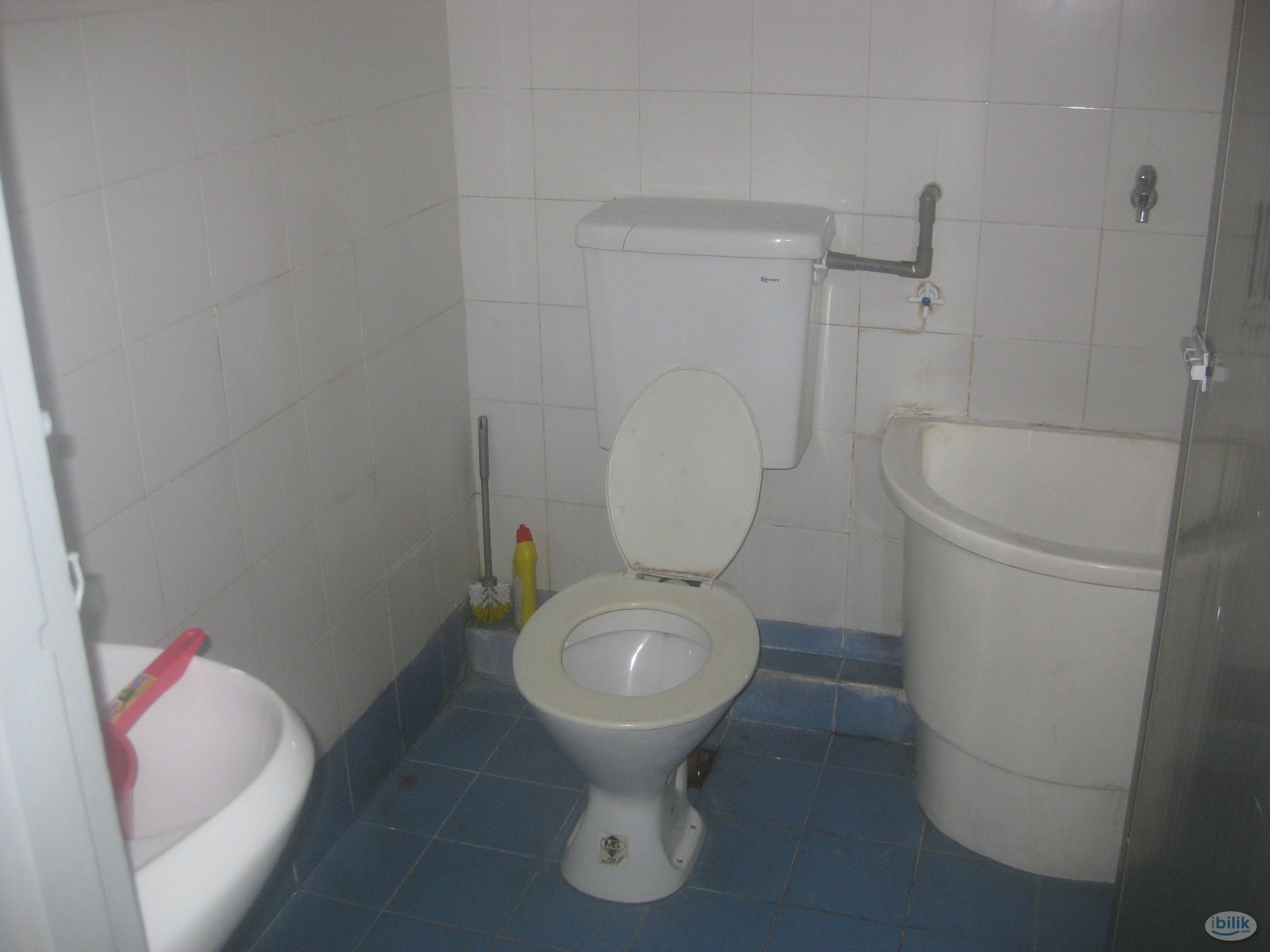 Middle Room at Pantai, Kuala Lumpur - Image 3