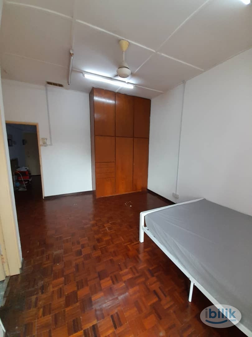 Master Room with Balcony at SS4C Kelana Jaya, Petaling Jaya - Image 2