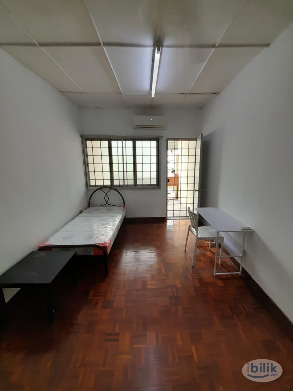 SS2 cheapest MIDDLE room With Balcony very near to SS2 center - Image 1
