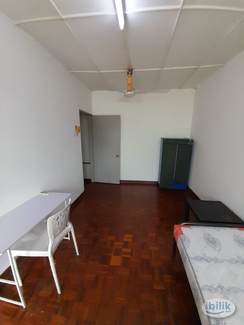 SS2 cheapest MIDDLE room With Balcony very near to SS2 center - Image 2