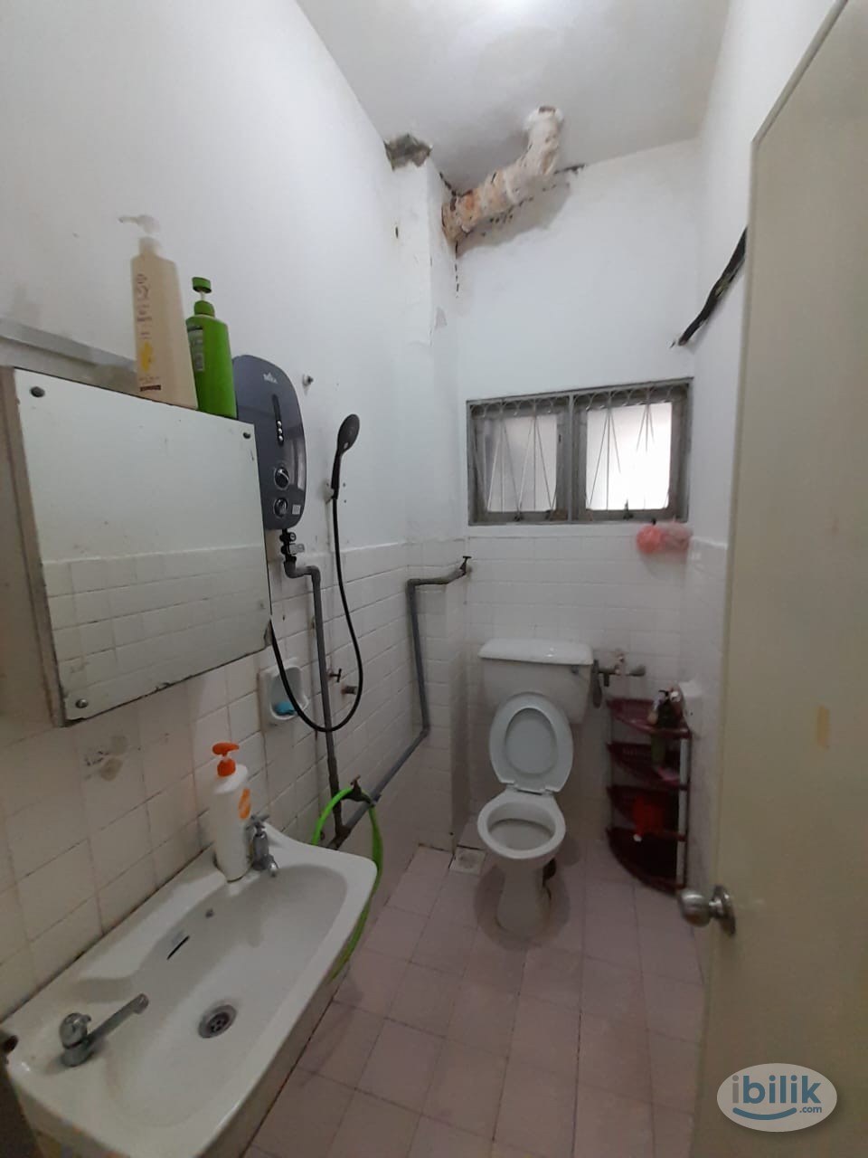 SS2 cheapest MIDDLE room With Balcony very near to SS2 center - Image 5