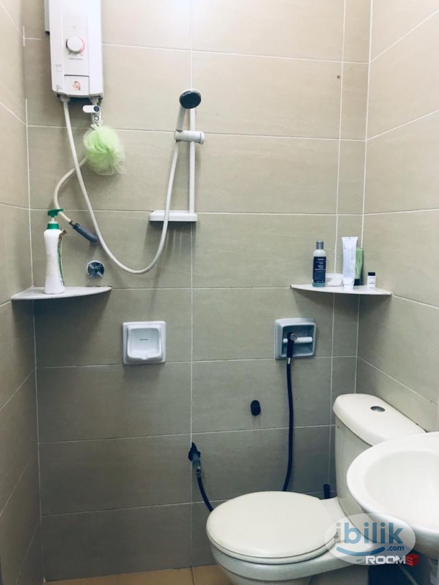 Fantastic location in Petaling Jaya! 🌟 Low Deposit Single Room To Rent With WiFi! 🌐💻 - Image 3