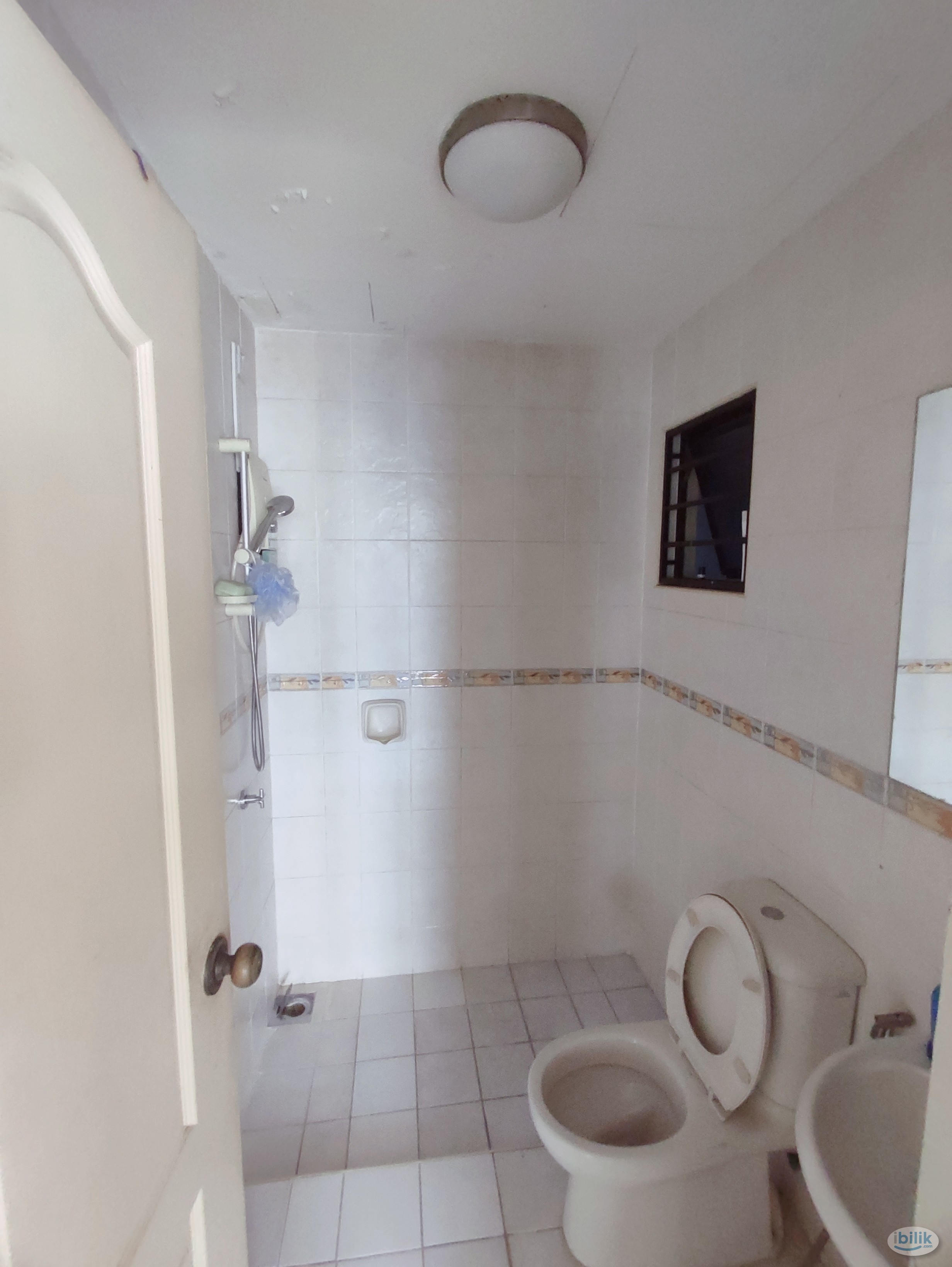 Middle room at Pelangi utama - Image 2