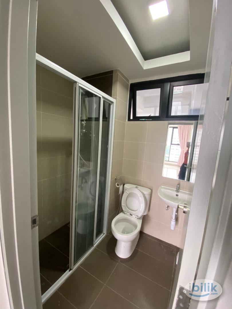MIDDLE ROOM IN GLOMAC CENTRO CONDO - Image 2
