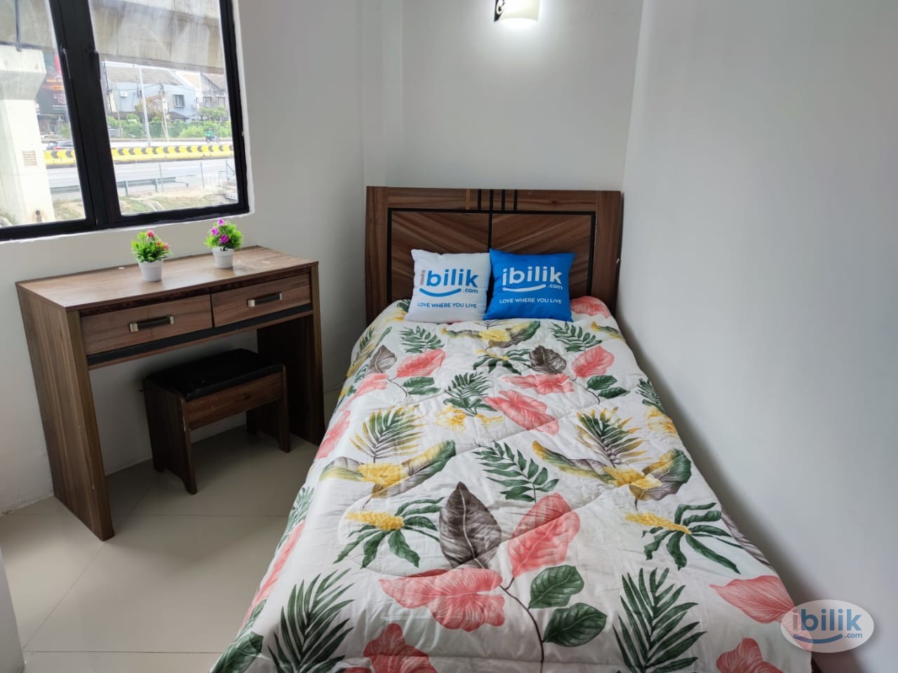 Furnished Window Single Room at SS4 Kelana Jaya near to LRT Kelana Jaya, Paradigm Mall - Image 2