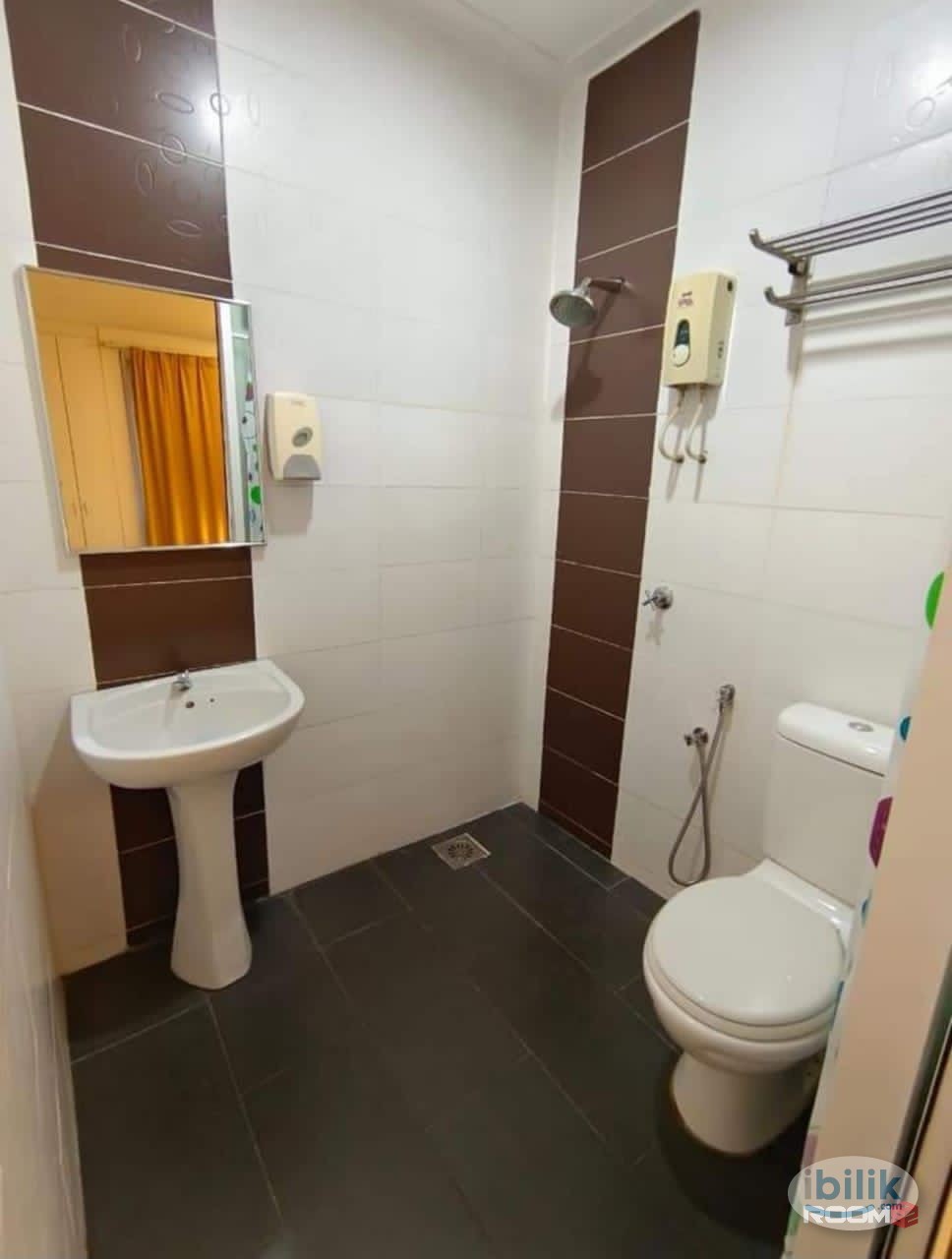 JALAN SETIA INDAH U13 🚩🚩FEMALE UNIT 👩👩 SINGLE ROOM WITH AIRCOND🤩 NEAR TO SETIA CITY , SETIA ECO ,SETIA TAIPAN , - Image 3