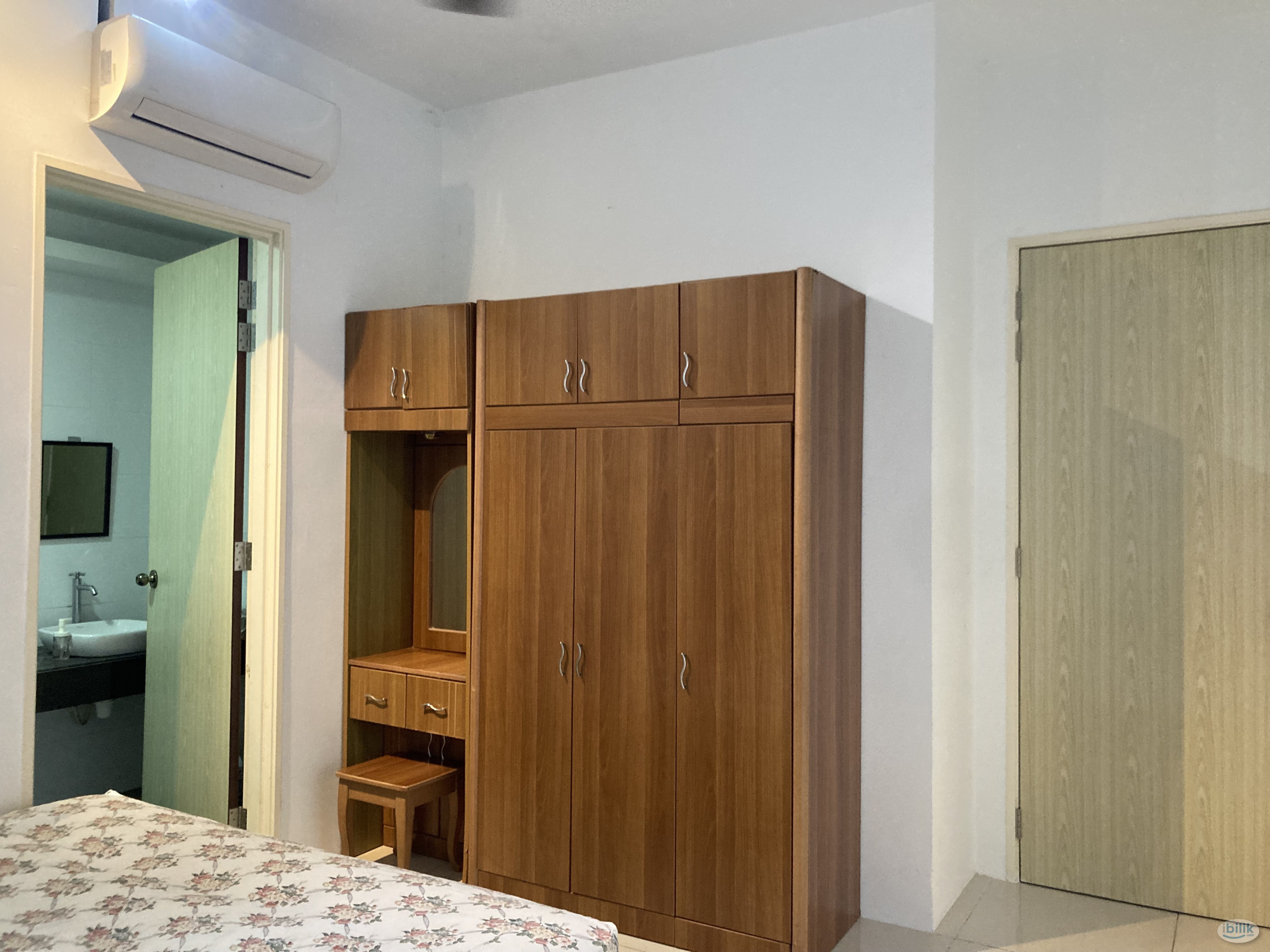Middle room for rent @The Clovers. Five minutes away from airport. Excellent facilities. Great community - Image 2