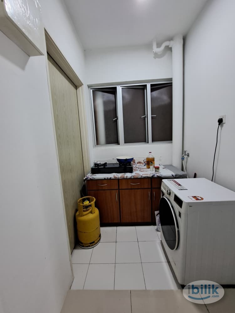 Middle room for rent @The Clovers. Five minutes away from airport. Excellent facilities. Great community - Image 5