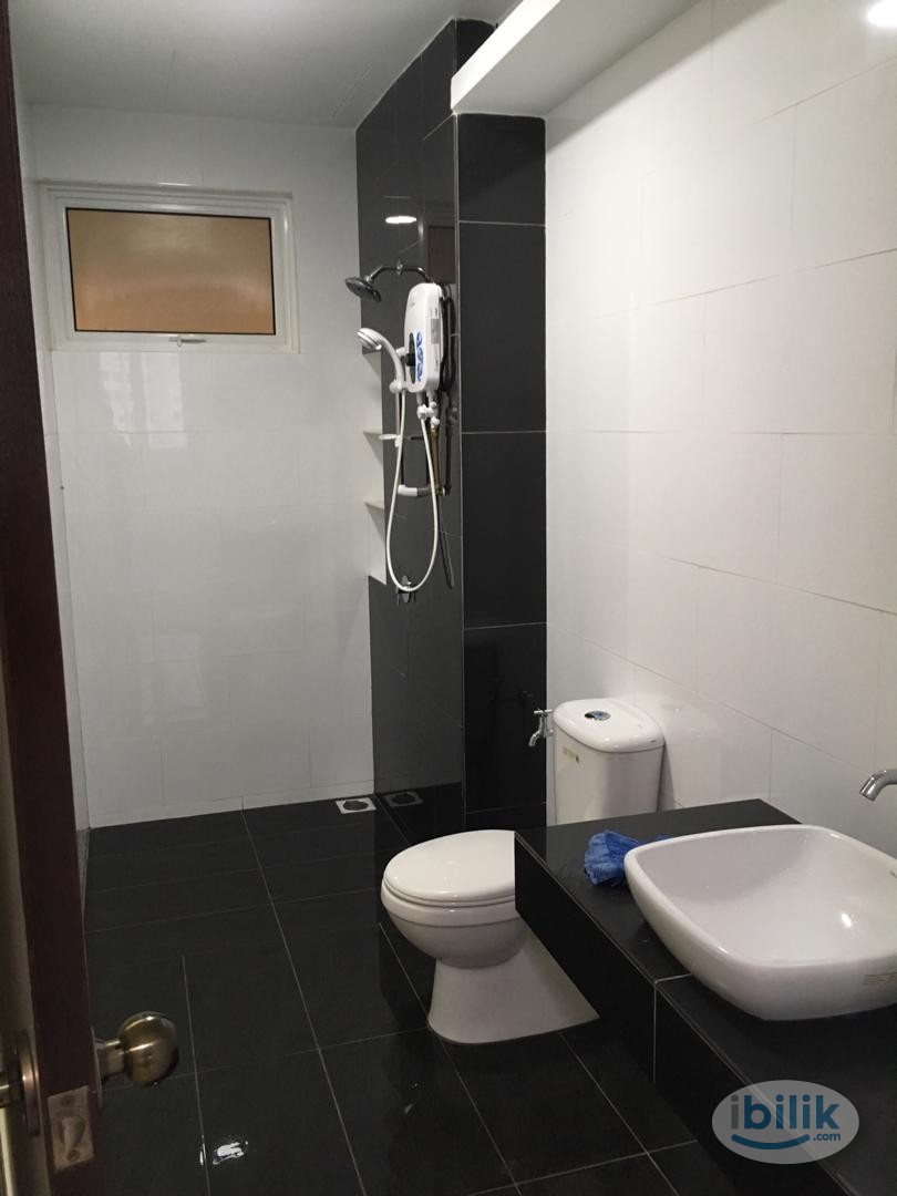 Middle room for rent @The Clovers. Five minutes away from airport. Excellent facilities. Great community - Image 3