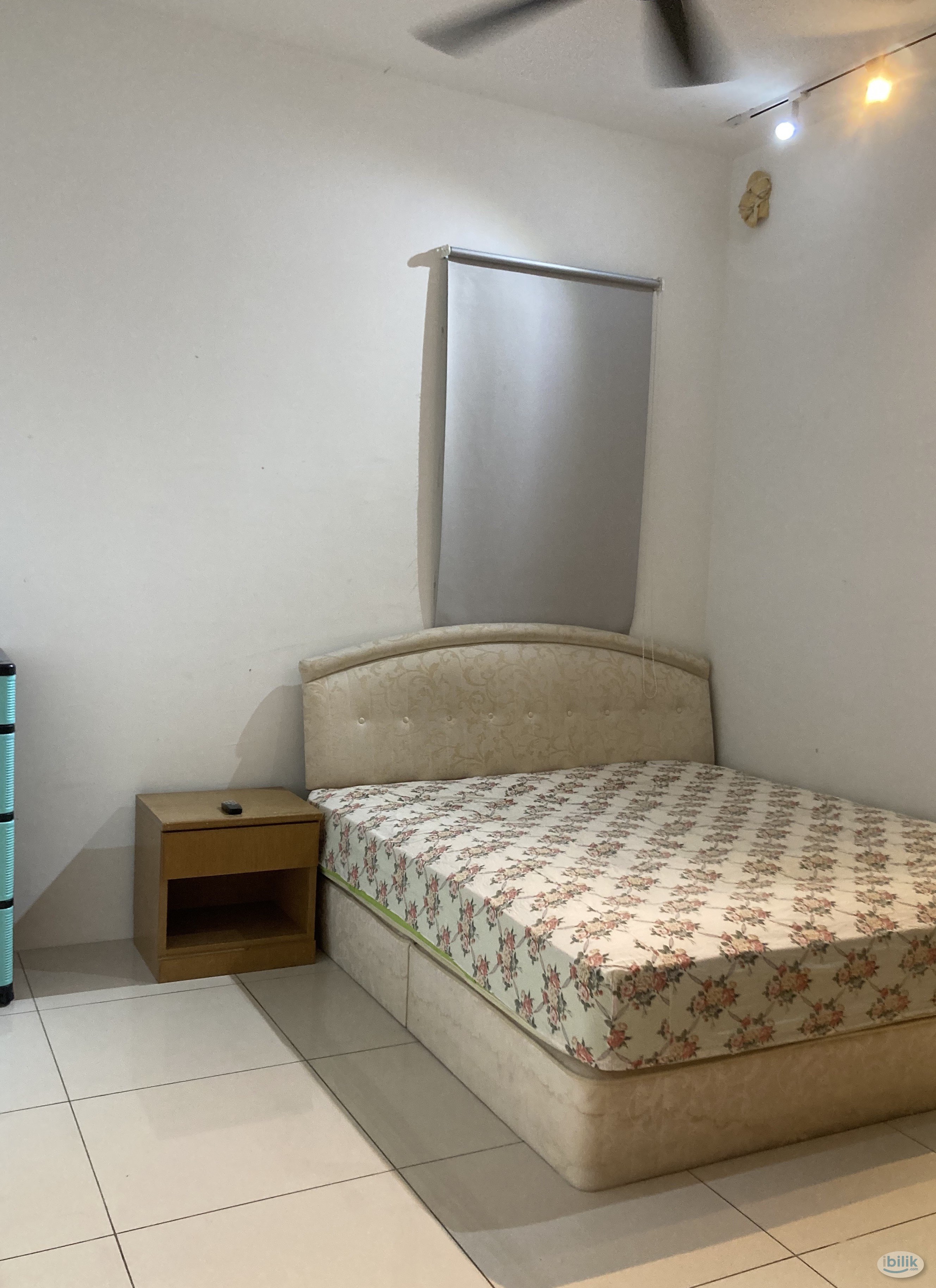 Middle room for rent @The Clovers. Five minutes away from airport. Excellent facilities. Great community - Image 1