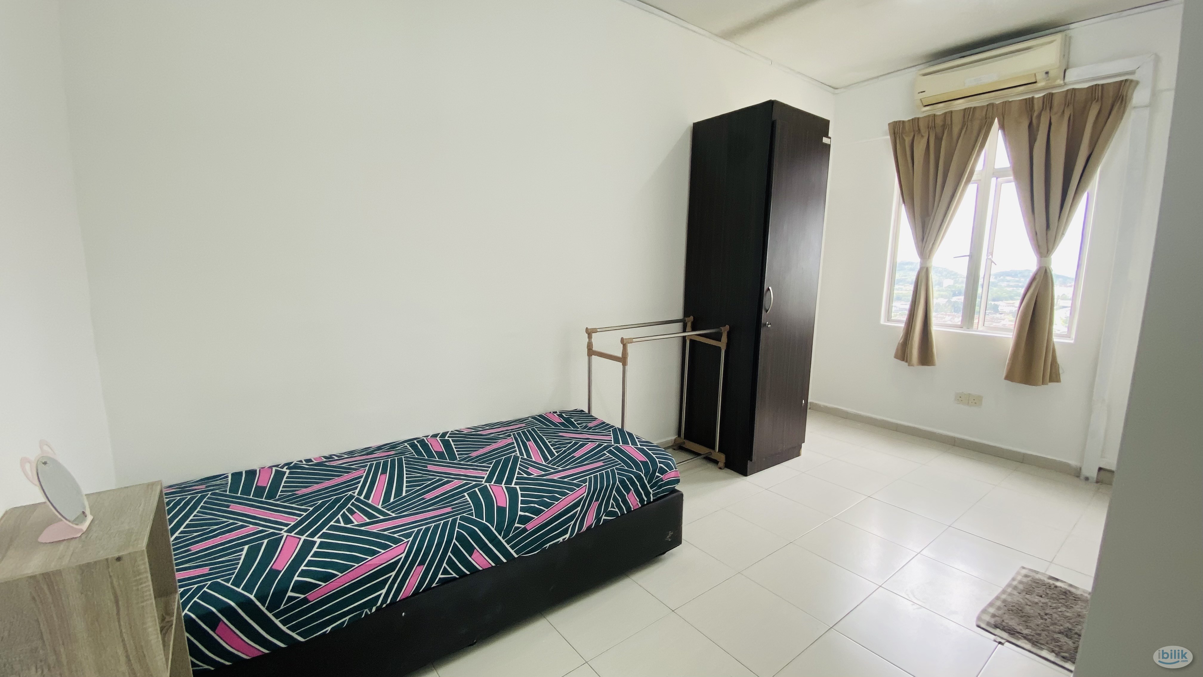 Master Room with WIFI, TV, Aircond at Seri Kembangan, Selangor - Image 2