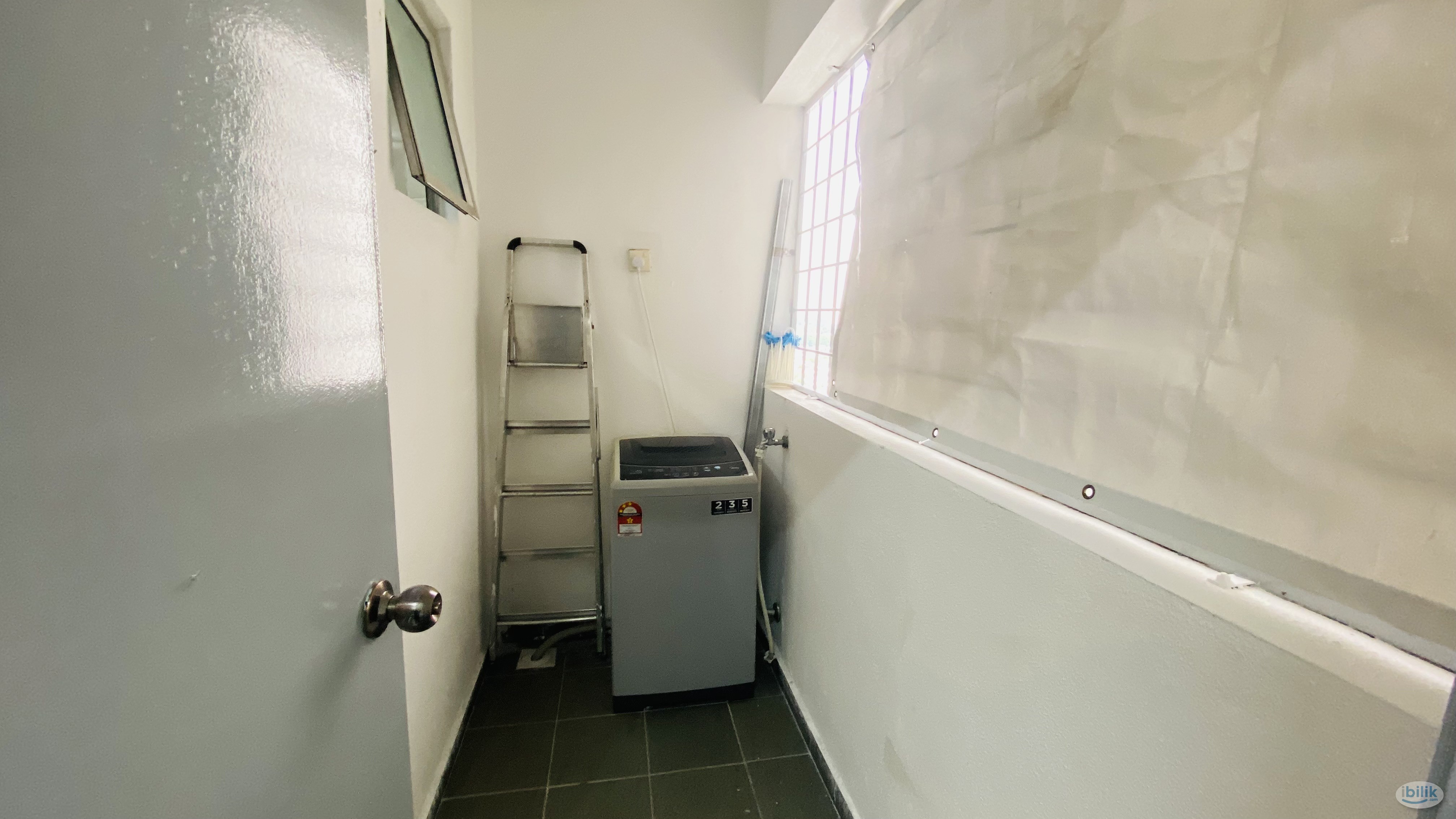 Master Room with WIFI, TV, Aircond at Seri Kembangan, Selangor - Image 5