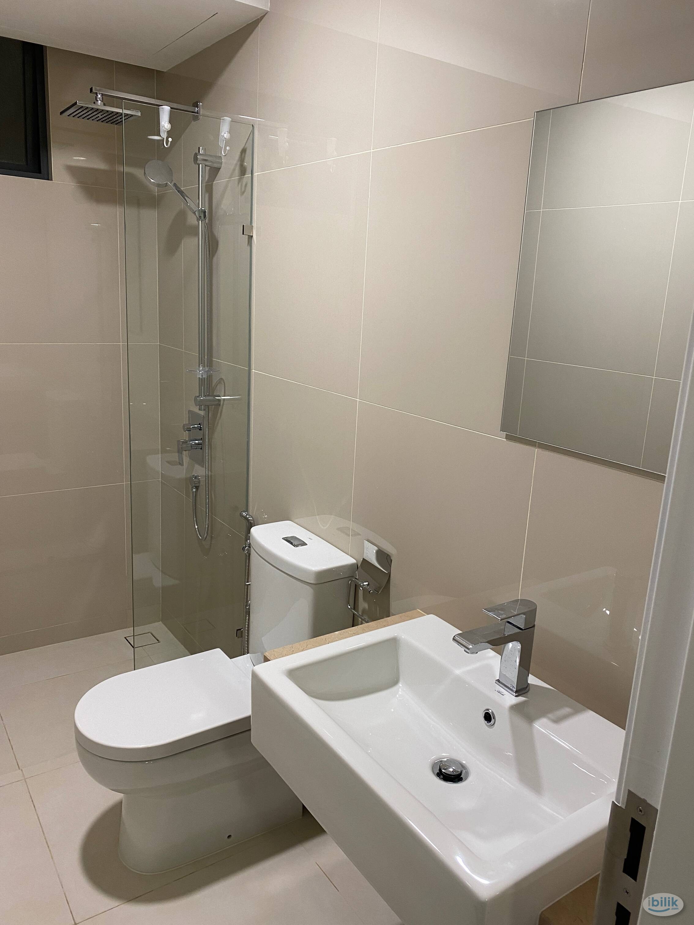 Private balcony room: 5 stations to KL sentral (15 Mins) - Image 2