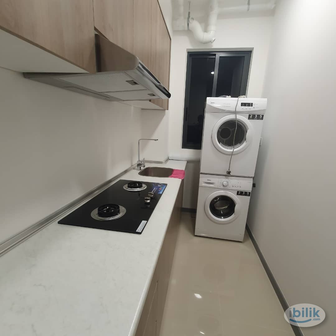 Private balcony room: 5 stations to KL sentral (15 Mins) - Image 3