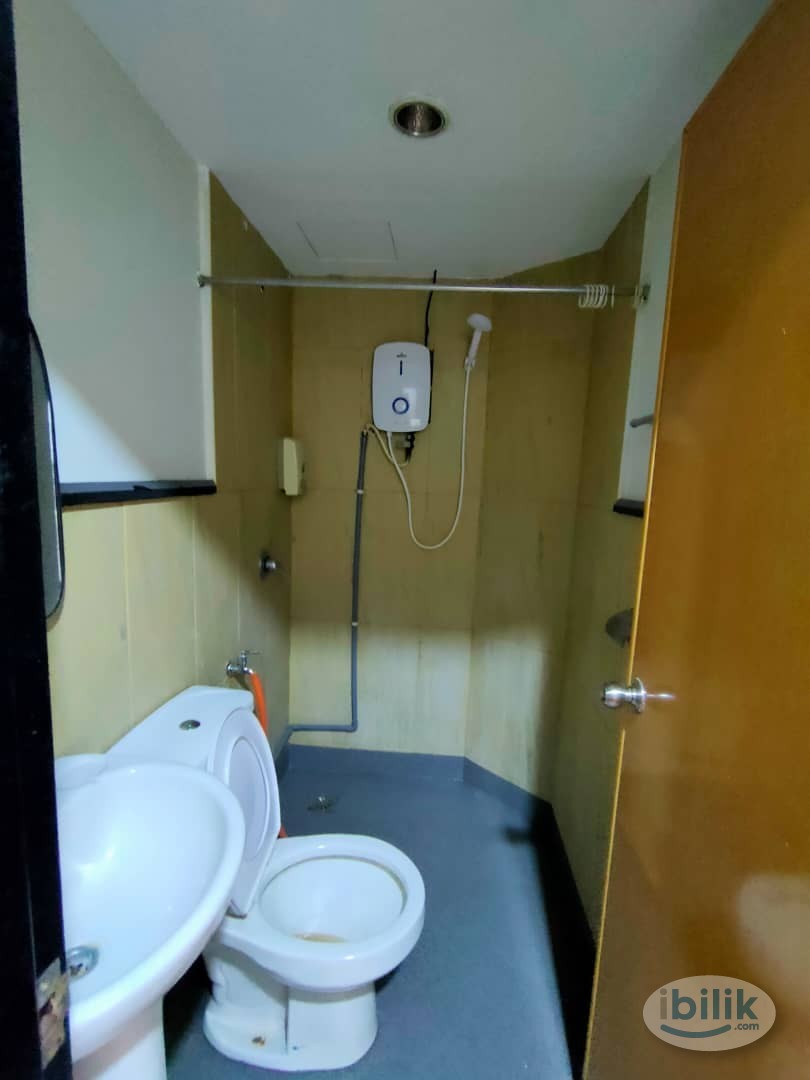 Near LRT IOI Puchong 🚇 Zero Depo Master Room attach Toilet @ Puchong - Image 3