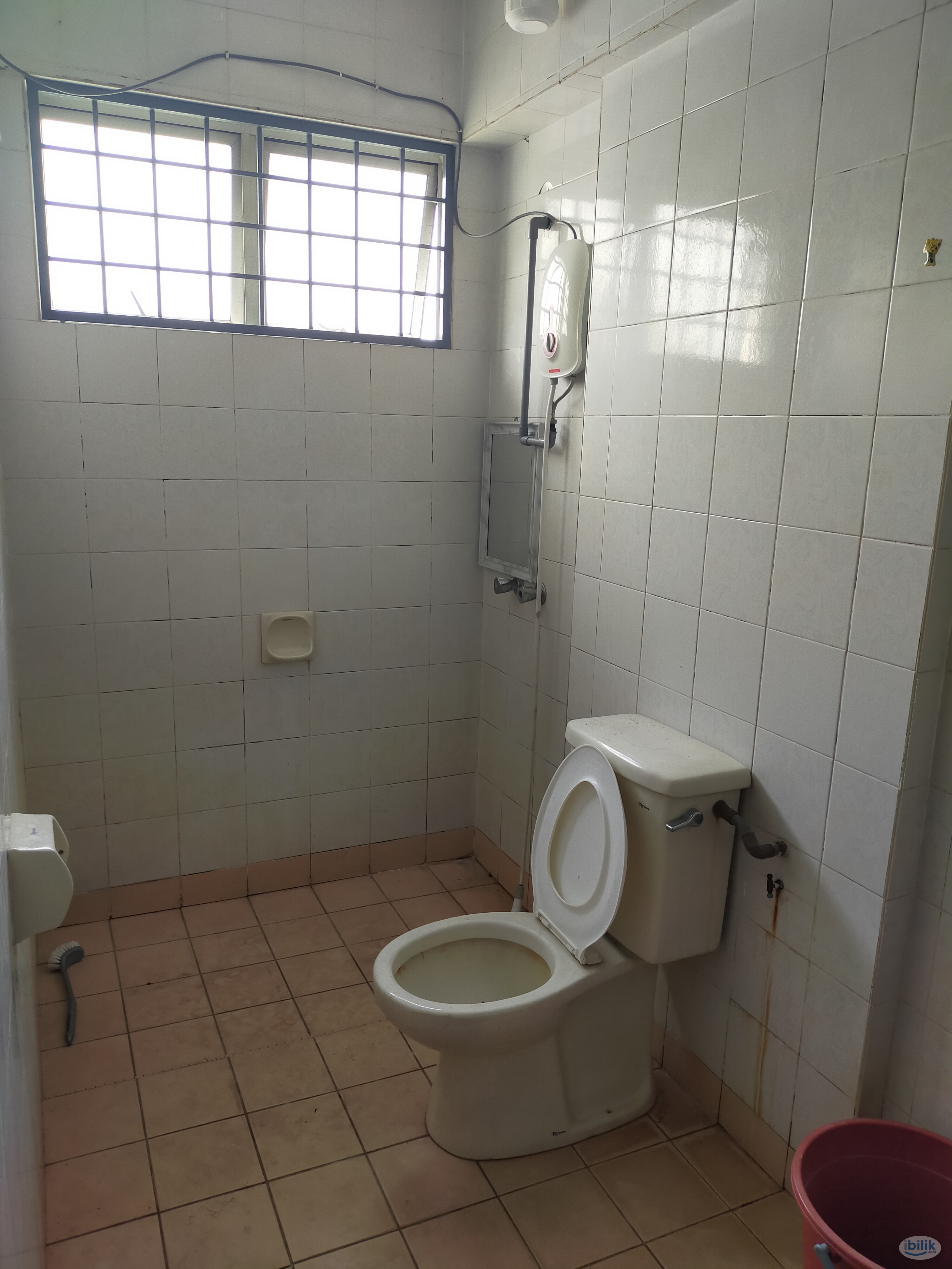 Master Room at Seri Mas, Bandar Sri Permaisuri with private 🛁bathroom Cheras Taman Ikhsan Taman Ikan Emas Near MRT - Image 5