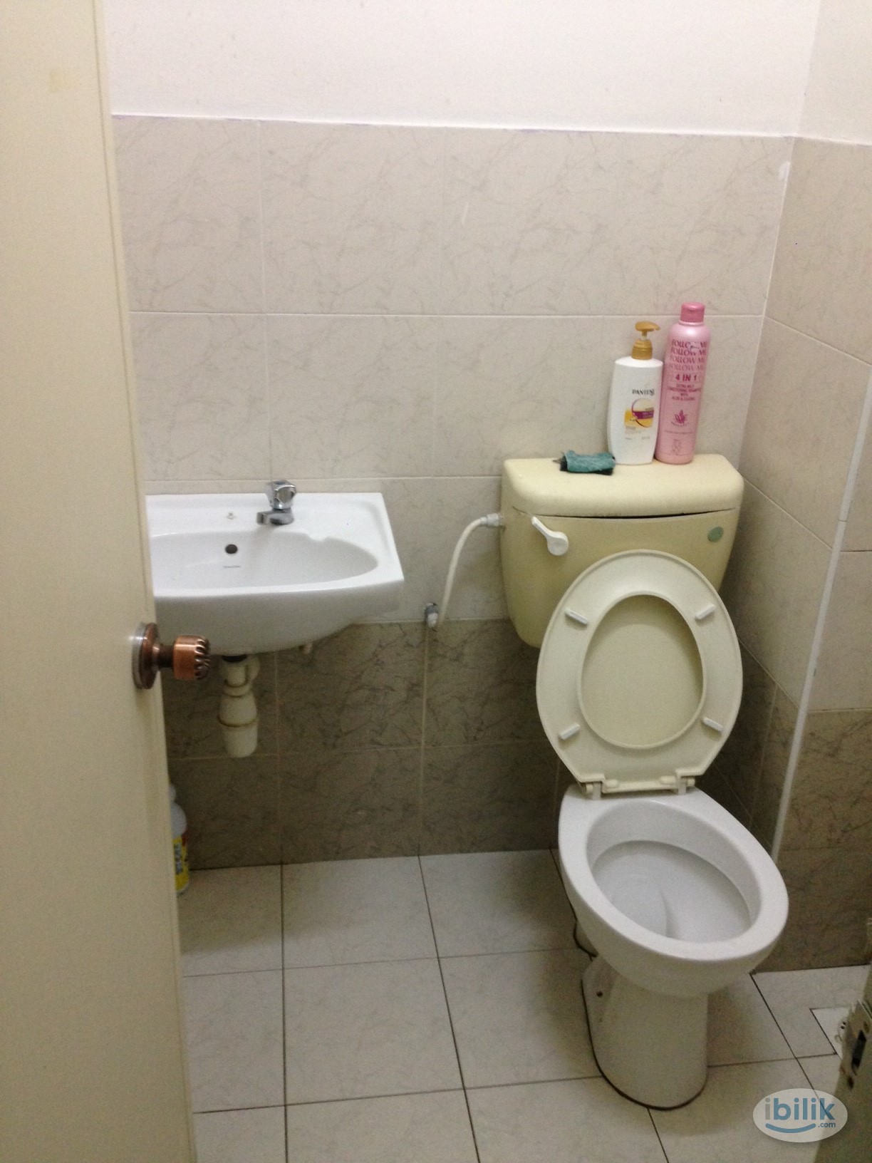 Middle Room at Taman Bukit Indah 2, Johor Bahru - Image 3