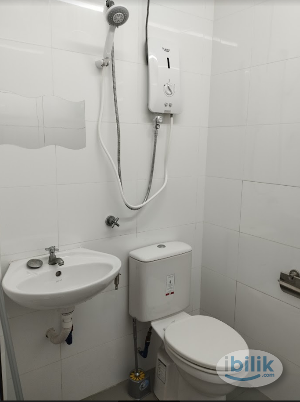 Middle Room at Block B13-06 @ Taman Ponderosa, Johor Bahru - Image 1