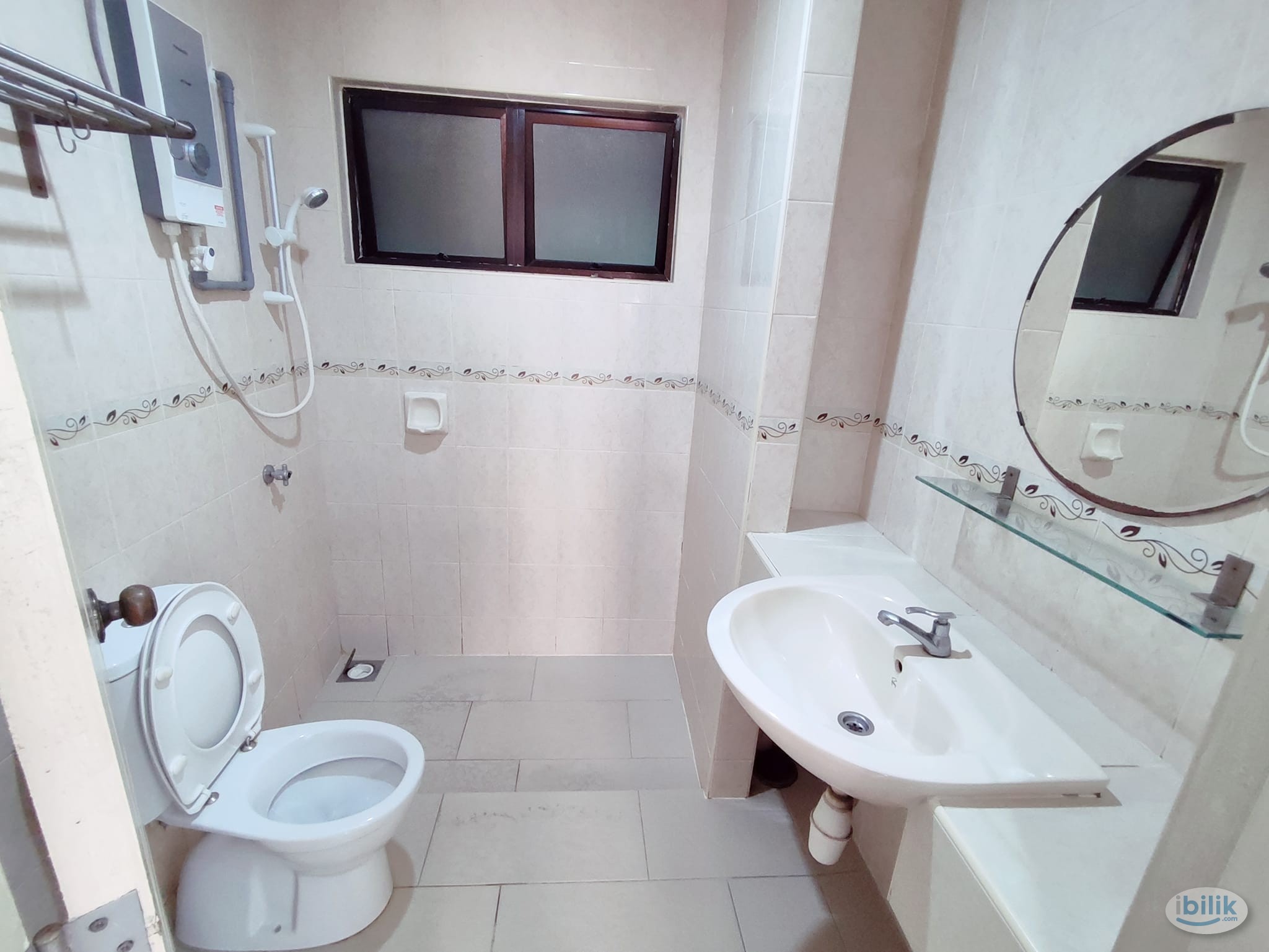 Beside mrt station master bed room at pelangi utama,Bandar utama - Image 2