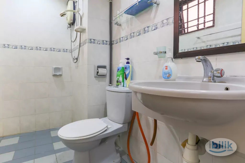 👩🏻8 minute 🚶‍♀️to MRT🚂, Exclusive Middle Room near IKEA PJ Bandar Utama @ Pelangi Astana Condominium near Damansara Sent - Image 4