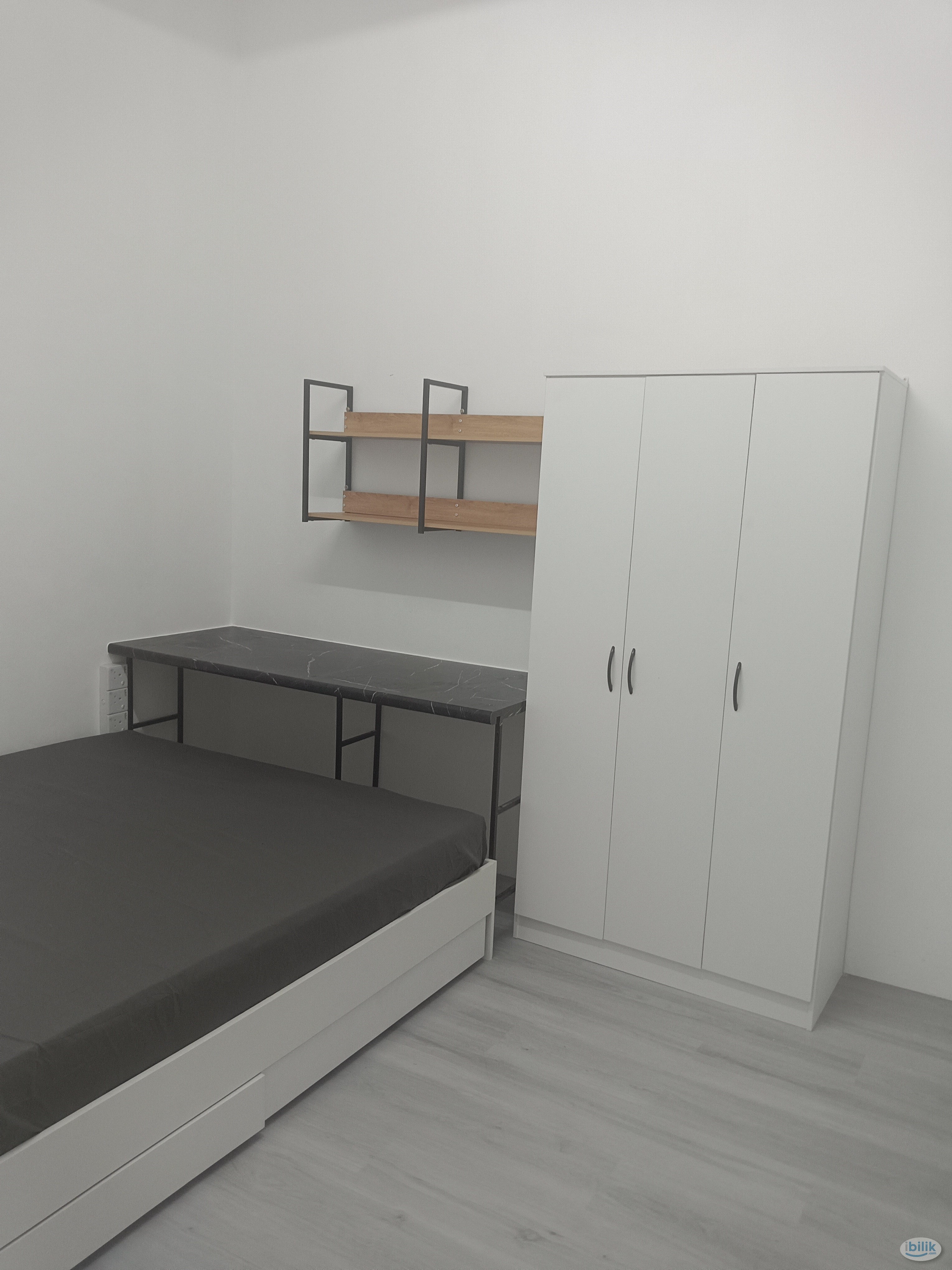 Middle Room with 5 Min Walk to LRT Lembah Subangat Ara Damansara, Petaling Jaya - Image 1