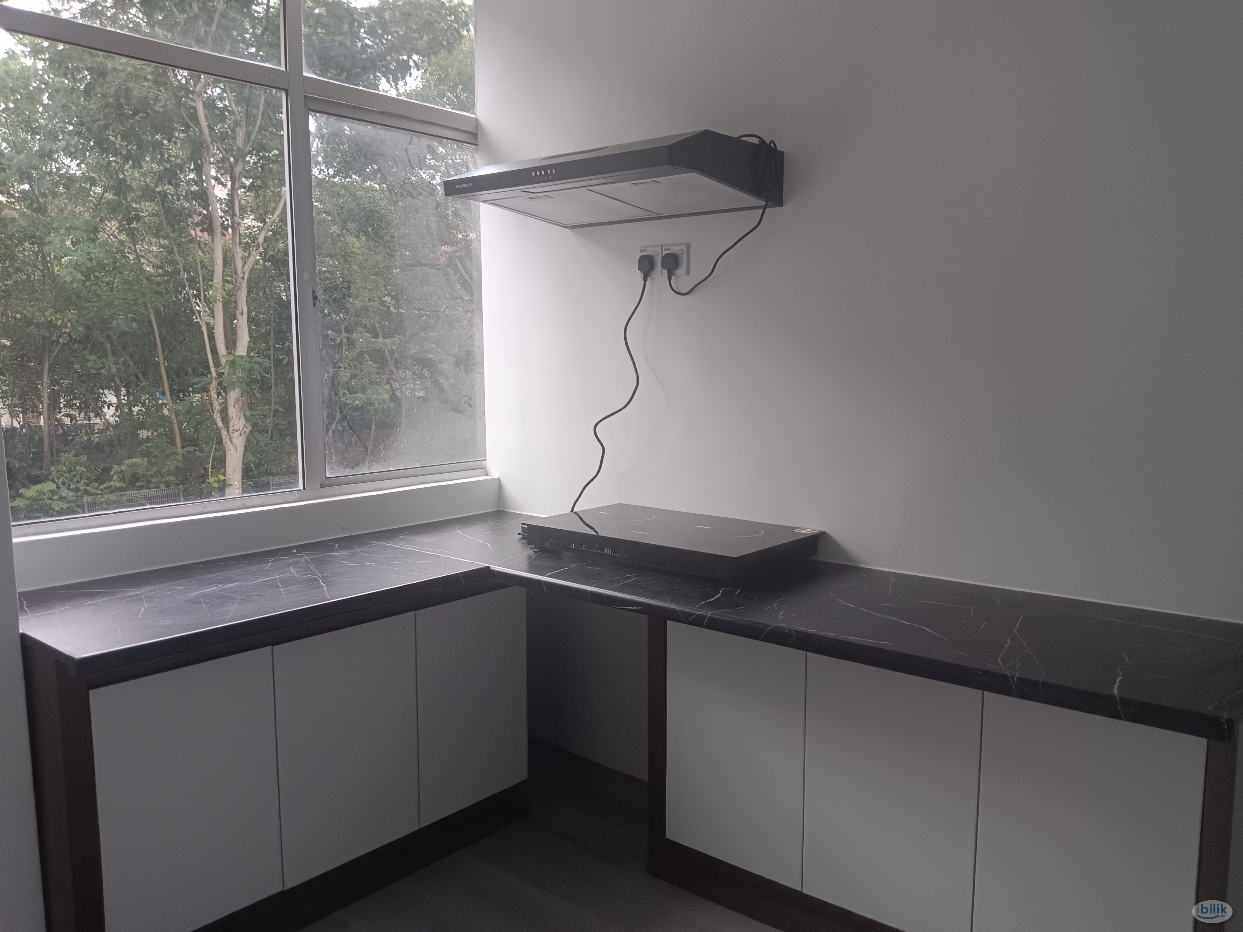 Middle Room with 5 Min Walk to LRT Lembah Subangat Ara Damansara, Petaling Jaya - Image 2