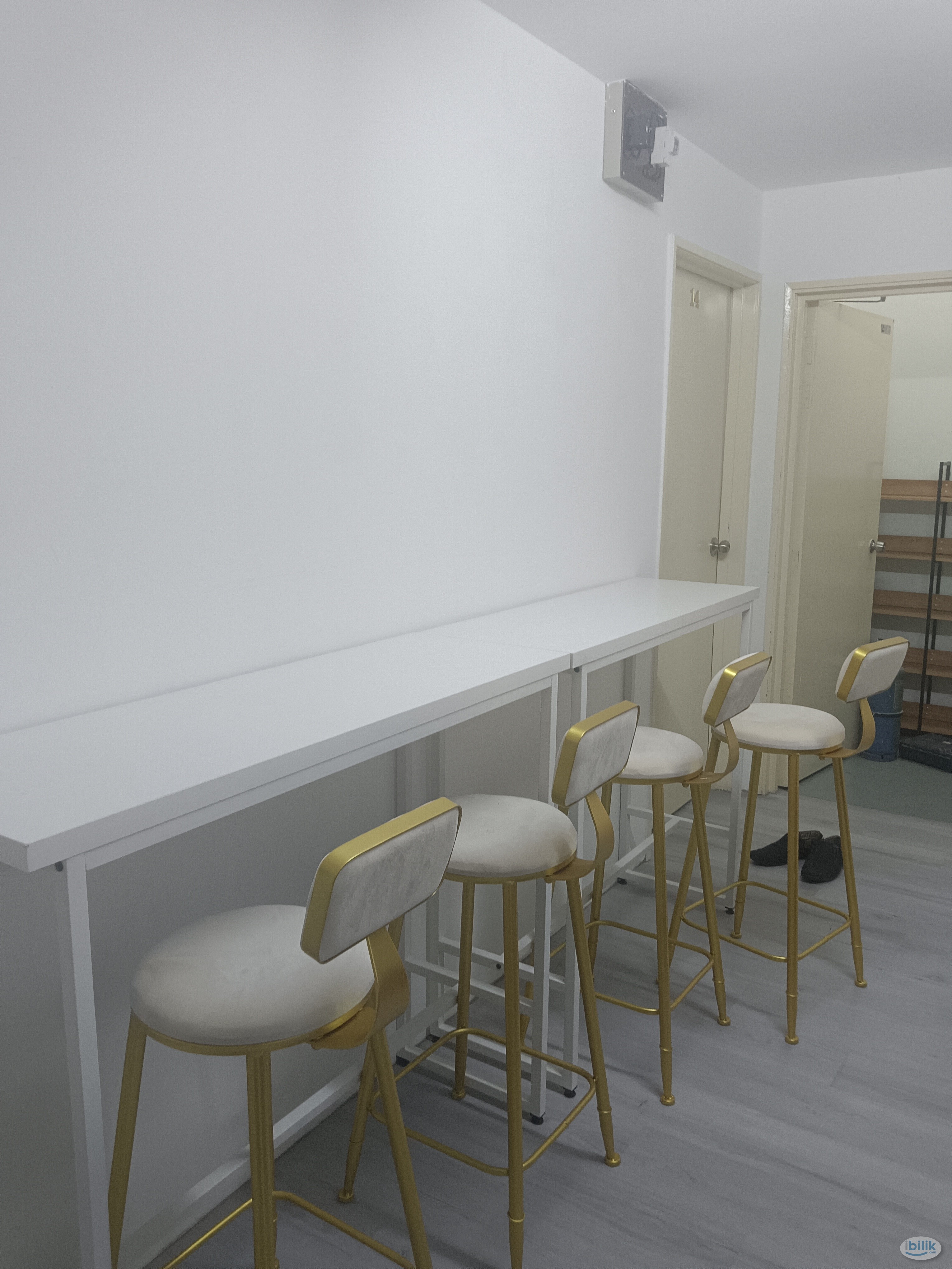 Middle Room with 5 Min Walk to LRT Lembah Subangat Ara Damansara, Petaling Jaya - Image 5