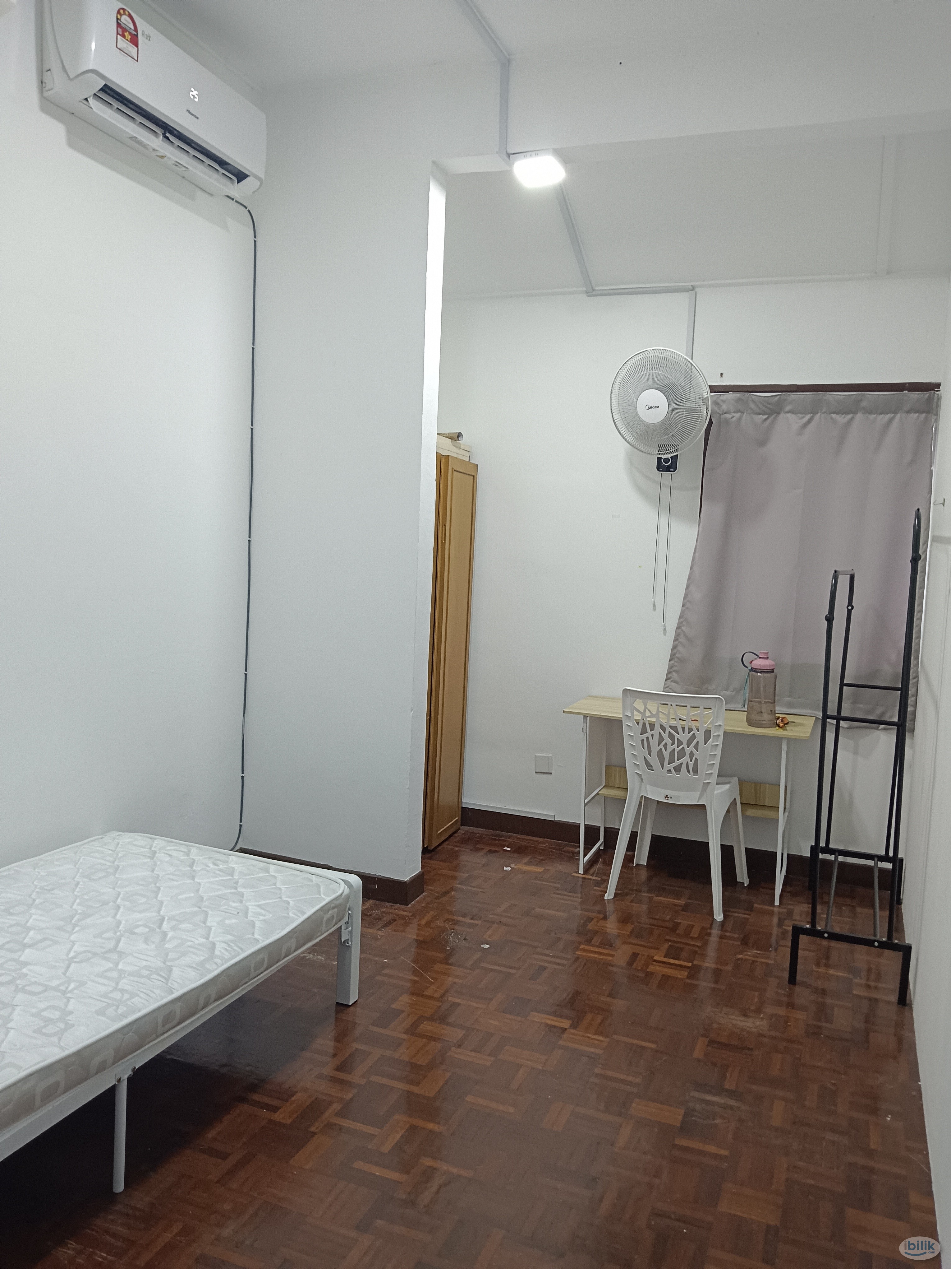 Middle Room with 5 Min walk to MRT at Taman Mutiara Barat, Cheras - Image 1