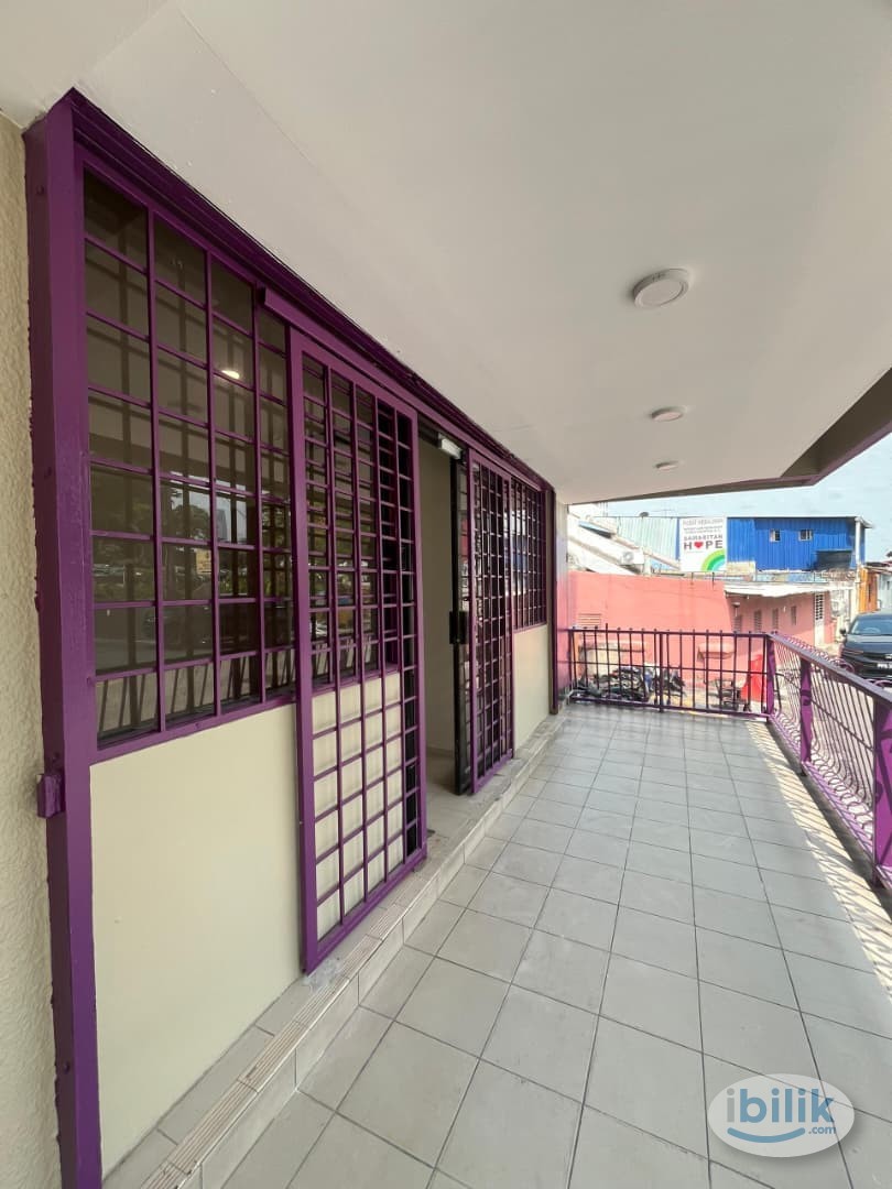 GET EARLY BIRD OFFER 🔊 Master Room Provided Free WiFi at Petaling Street - Image 5