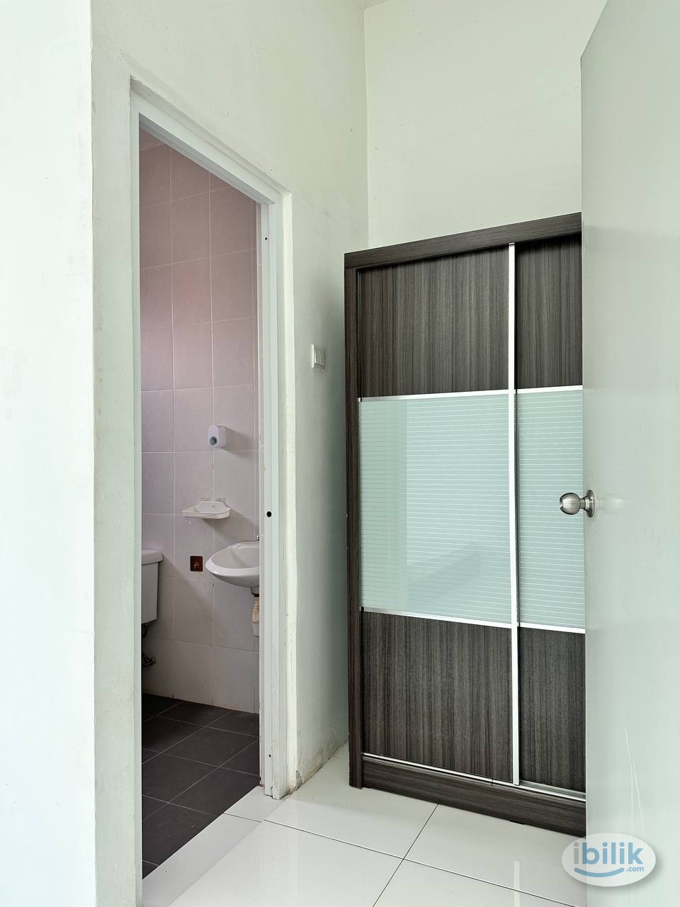 Middle Room at Butterworth, Seberang Perai - Image 3