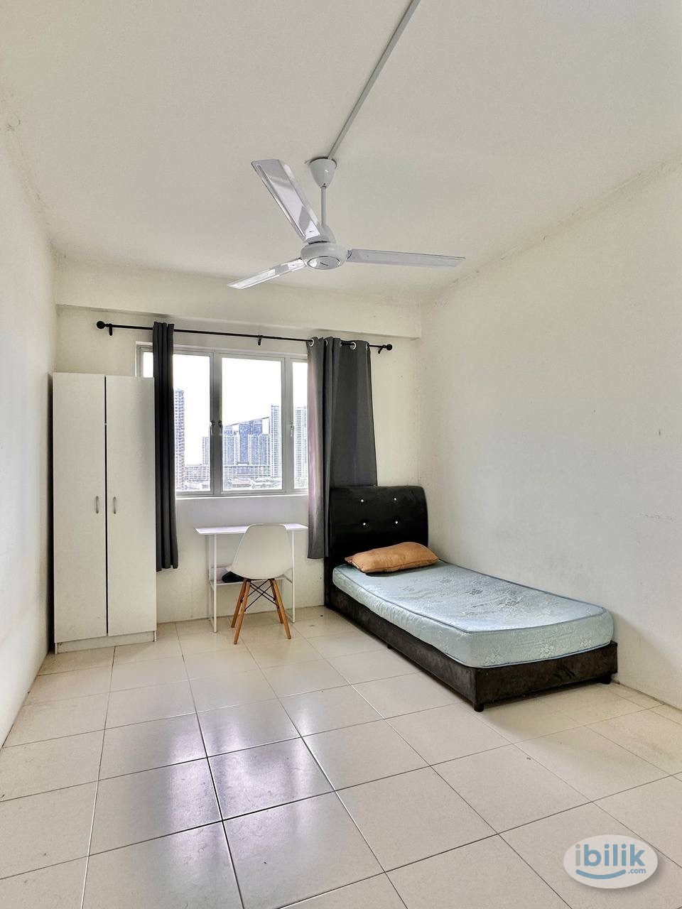 Middle Room at Batu Kawan, Seberang Perai - Image 1