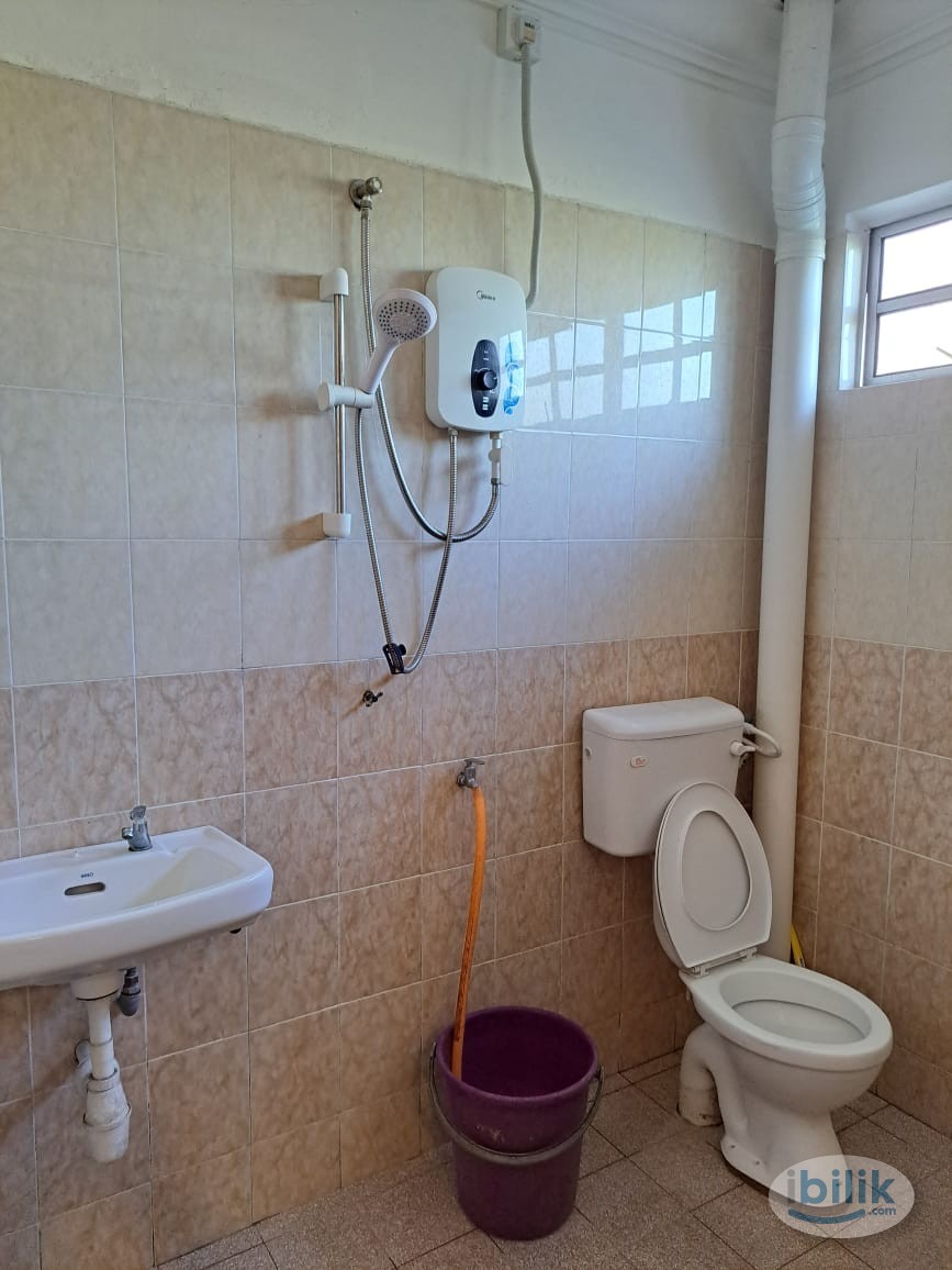 Master Room at Taman Cempaka, Senawang - Image 4