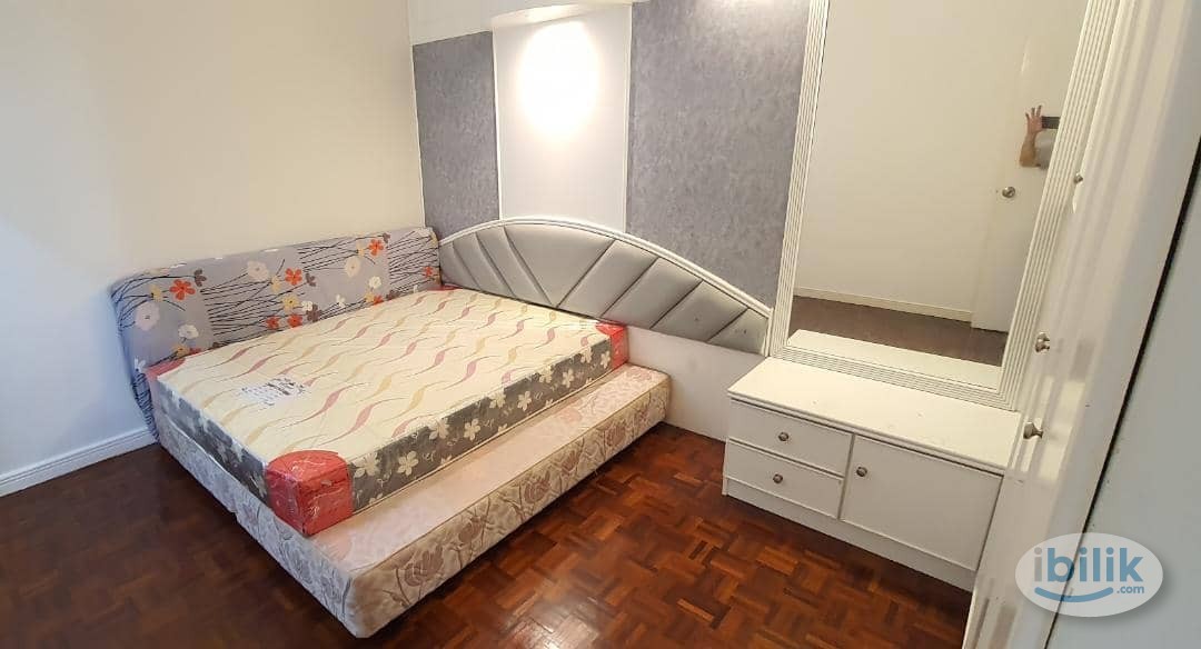 Middle Room at Georgetown, Penang - Image 1