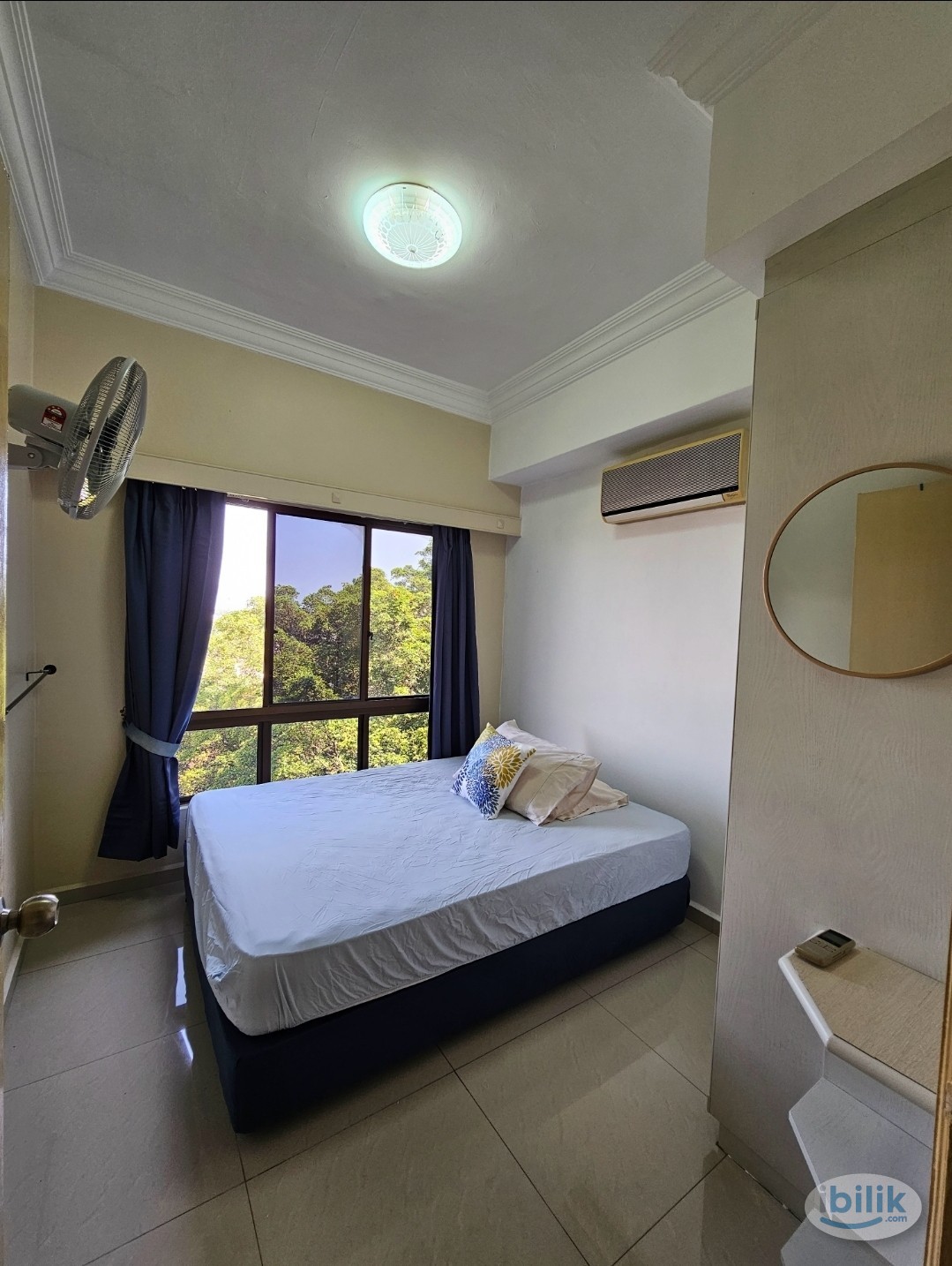 Cosy with queen bed - Image 1