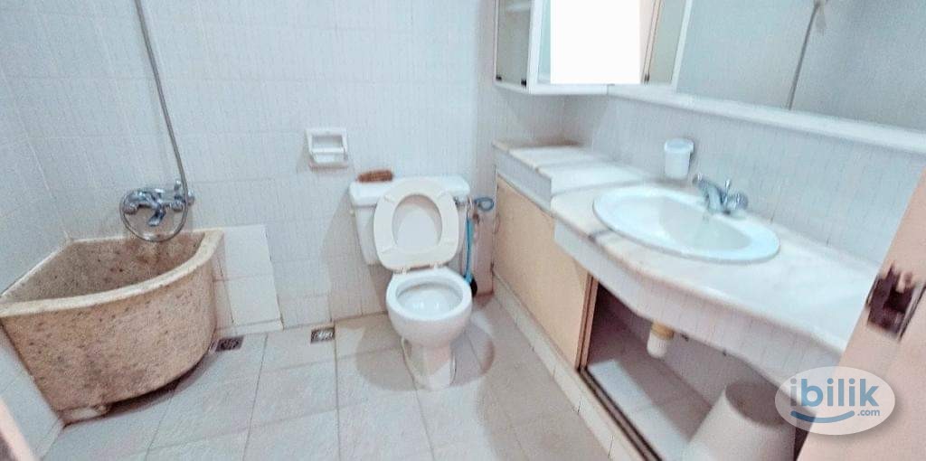 Middle Room at Pulau Tikus, Penang - Image 5